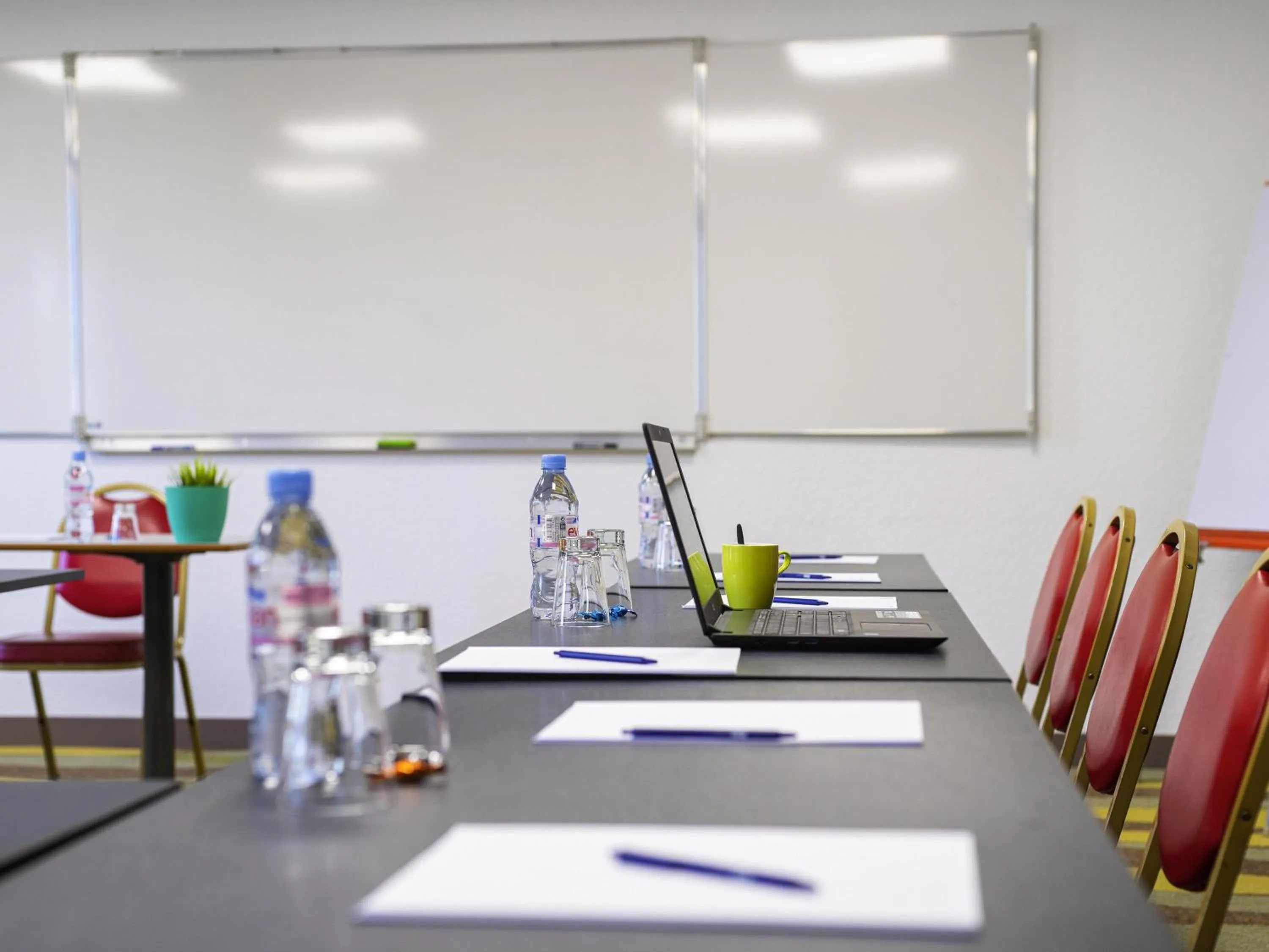 Meeting/conference room in ibis Styles Gien