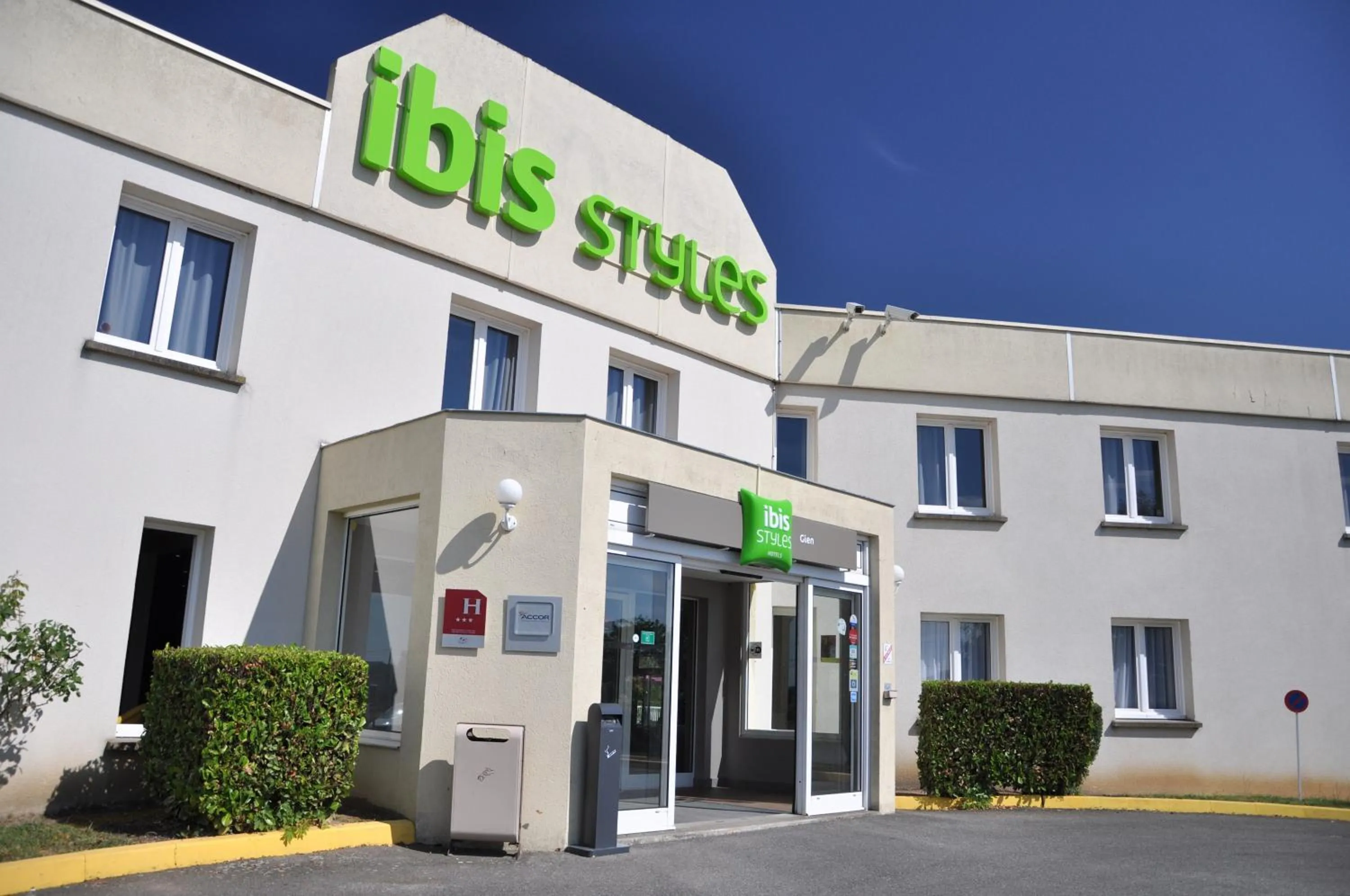 Facade/entrance in ibis Styles Gien