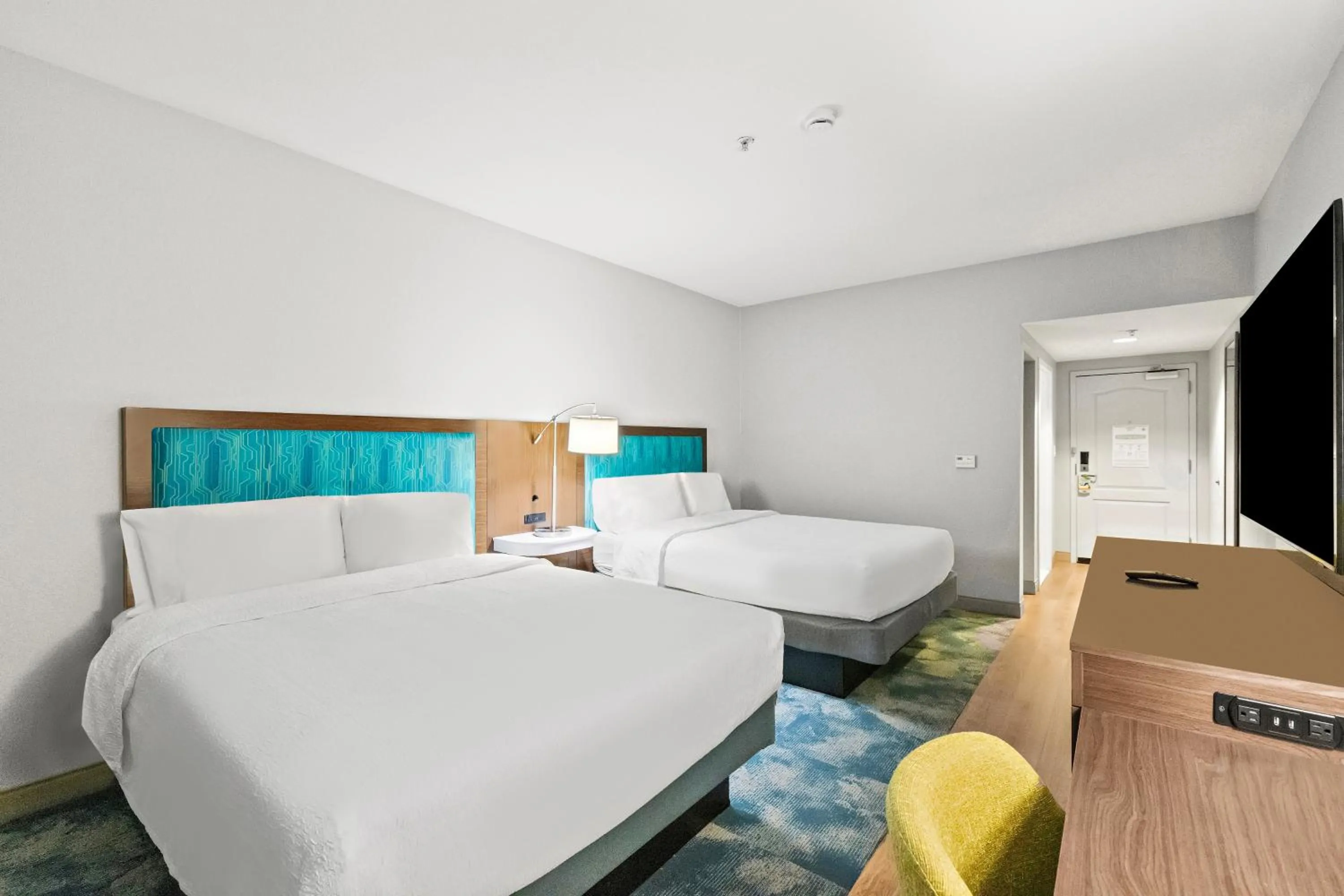 Bedroom, Bed in Hampton Inn & Suites Lancaster