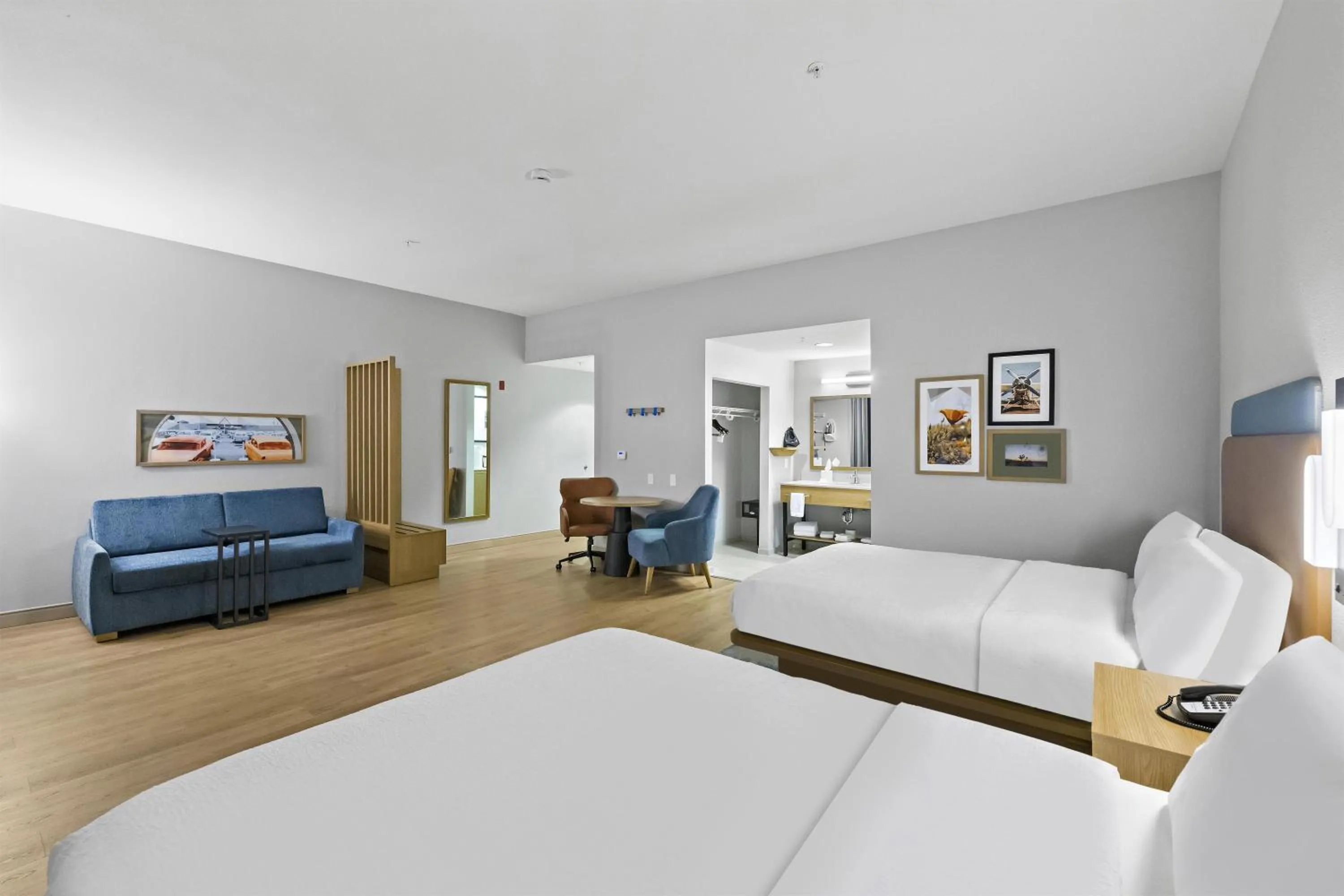 Bed in Hampton Inn & Suites Lancaster