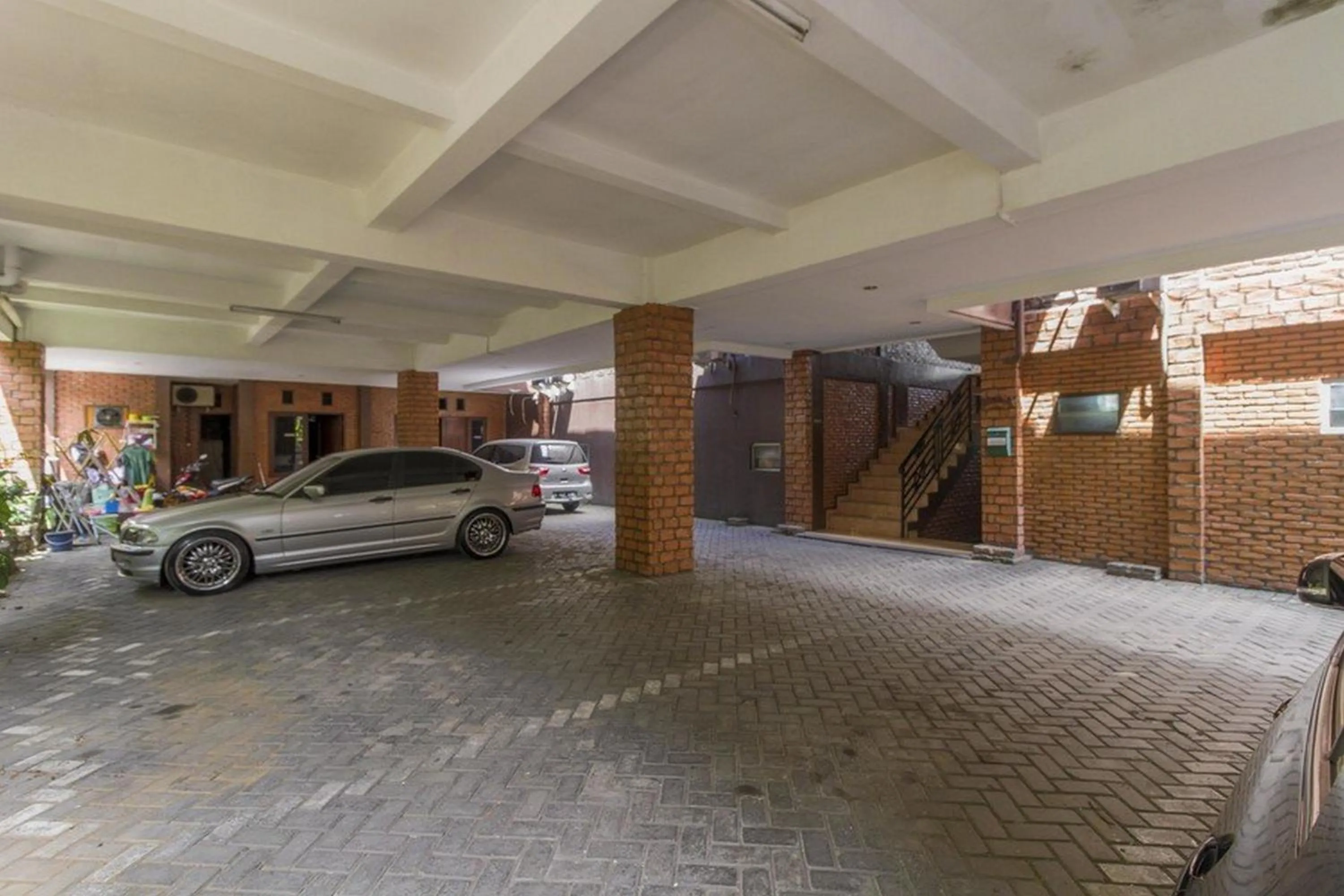 Area and facilities in RedDoorz Plus At Ampera Raya