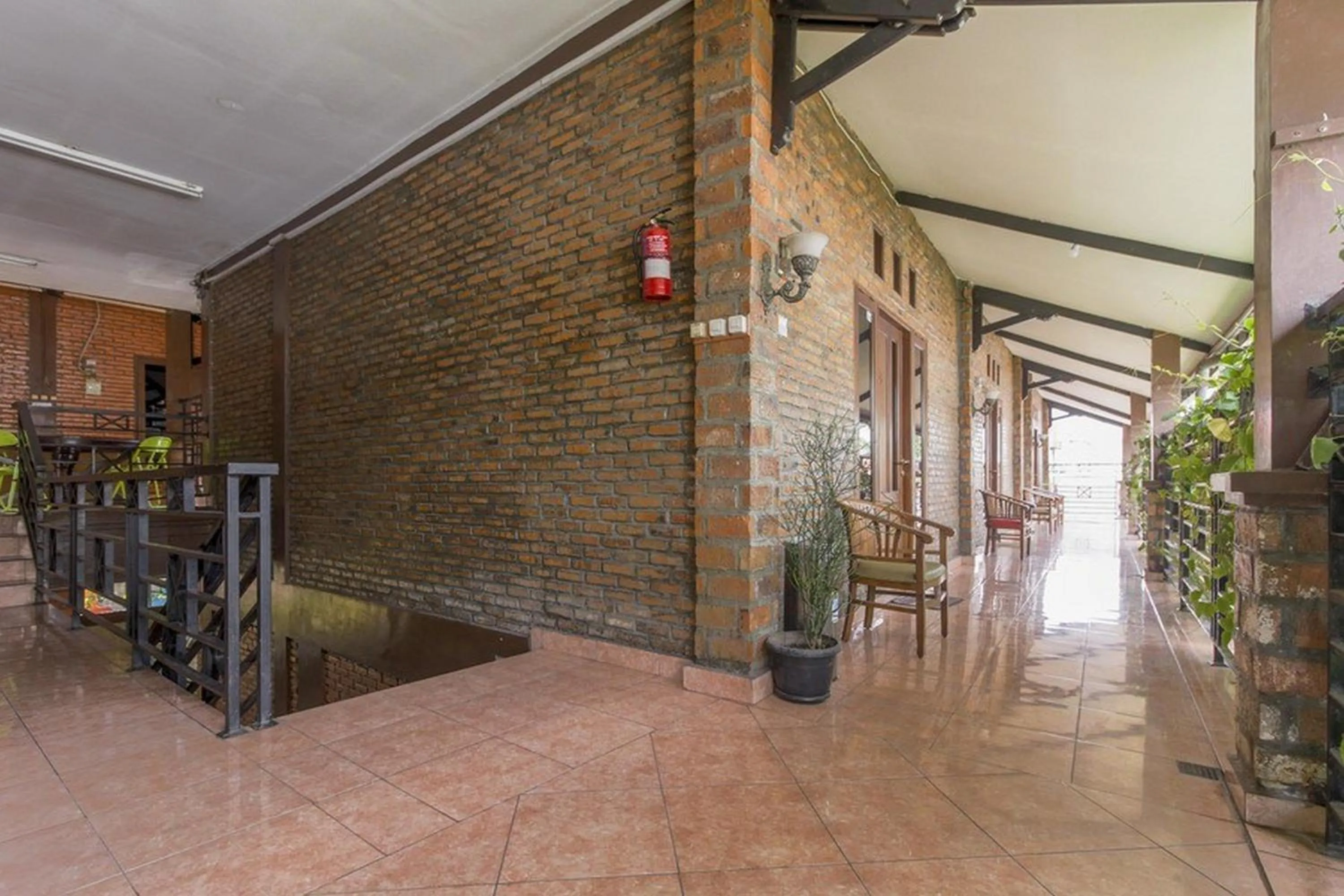 Area and facilities in RedDoorz Plus At Ampera Raya