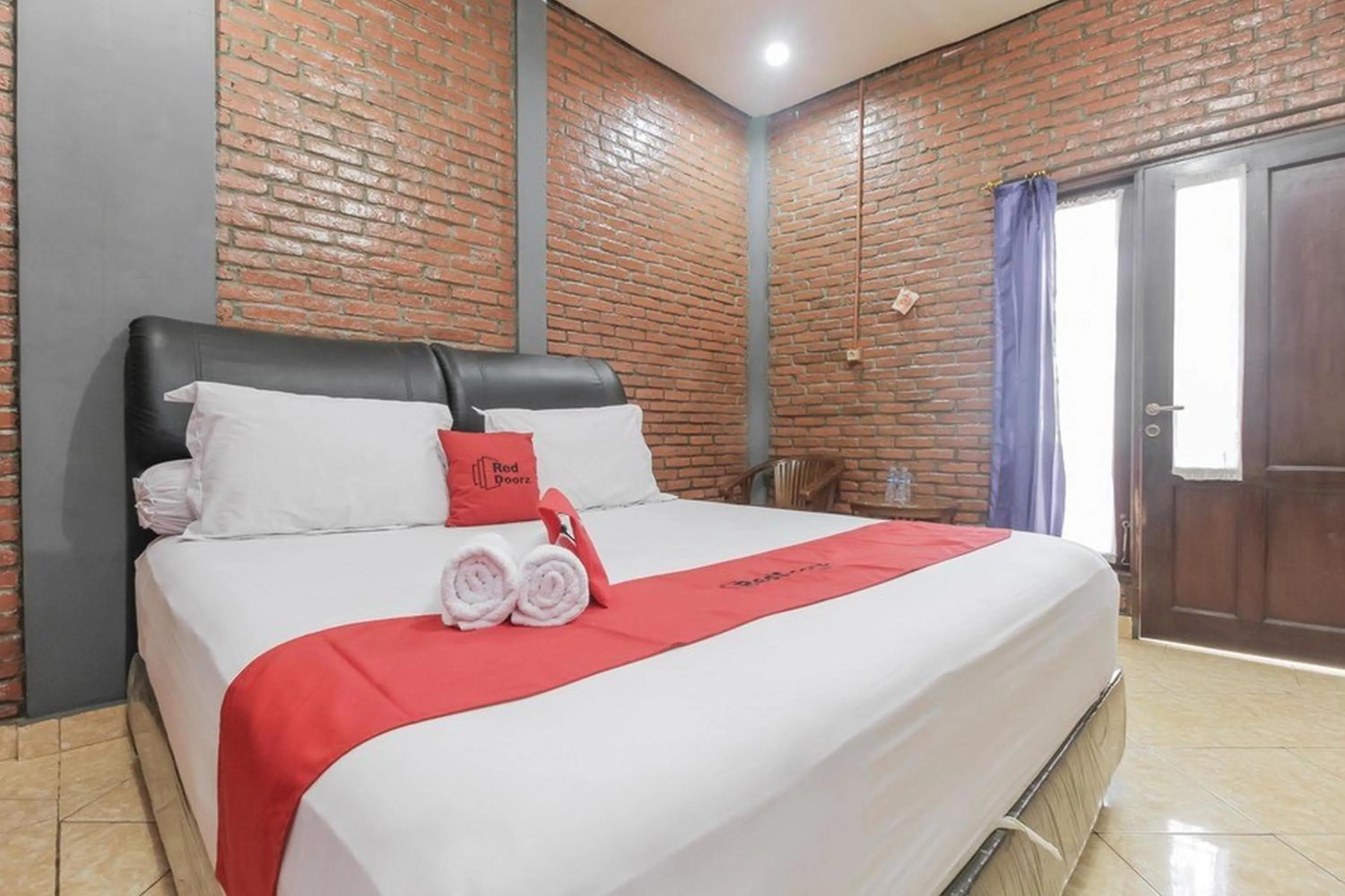 Bedroom, Bed in RedDoorz Plus At Ampera Raya
