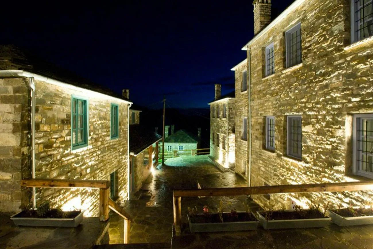 Facade/entrance in Ariston