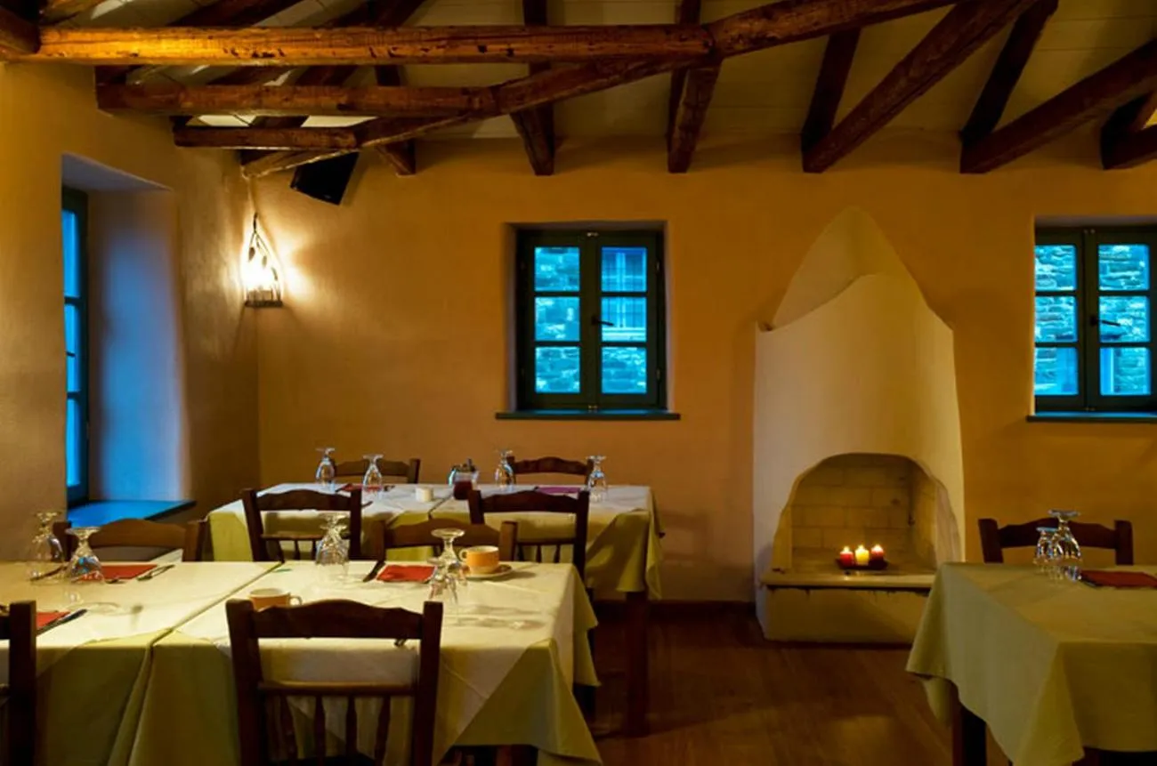 Restaurant/places to eat in Ariston