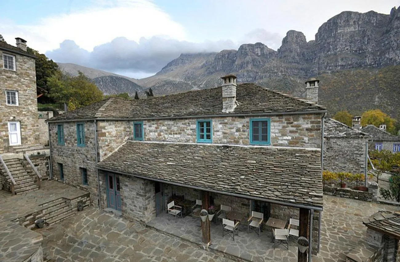 Facade/entrance in Ariston