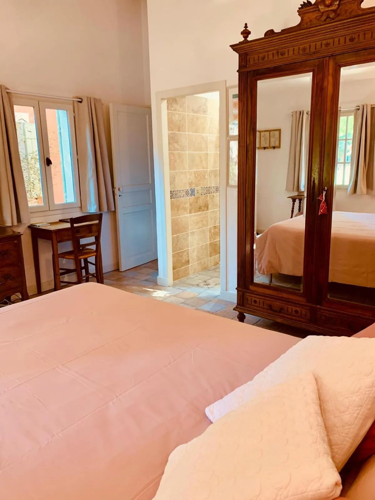 Photo of the whole room, Bed in Le Pavillon Vert - B&B