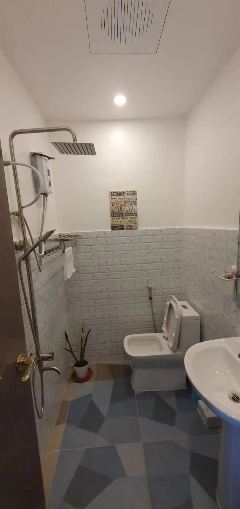 Bathroom in West Atlantic Inn