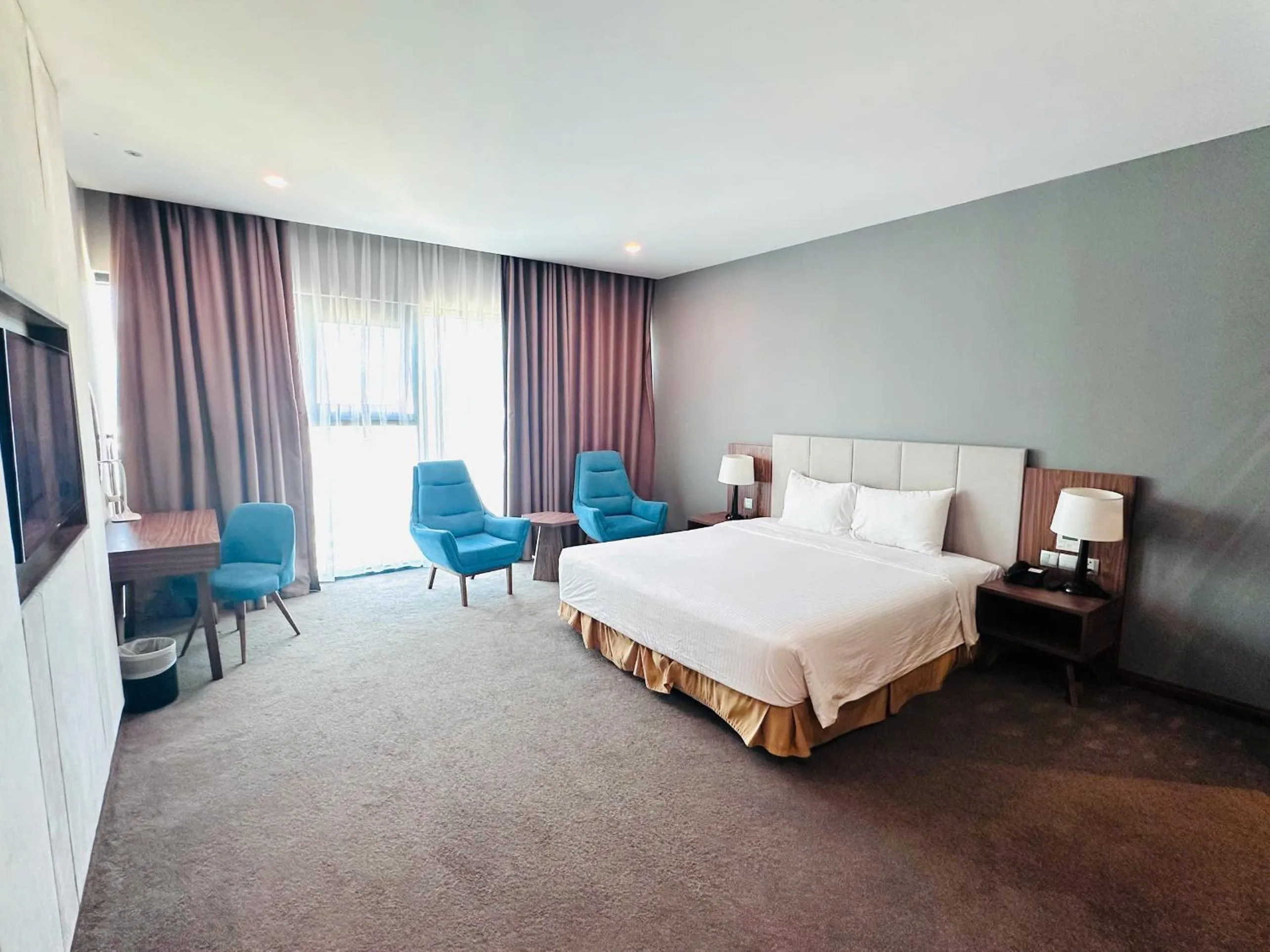 Bedroom, Bed in Muong Thanh Luxury Vien Trieu Nha Trang