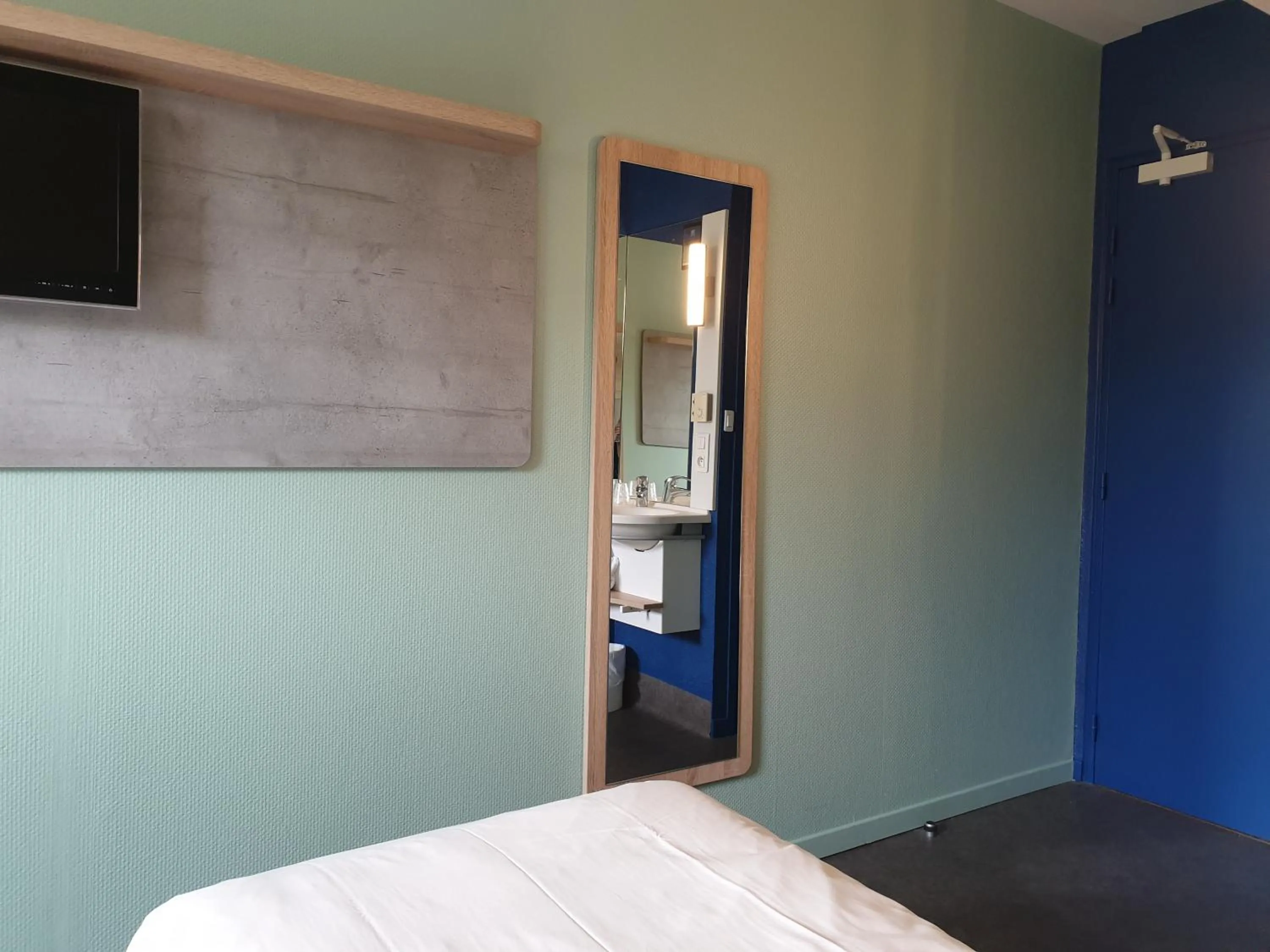 Bed in ibis budget Saint Gaudens