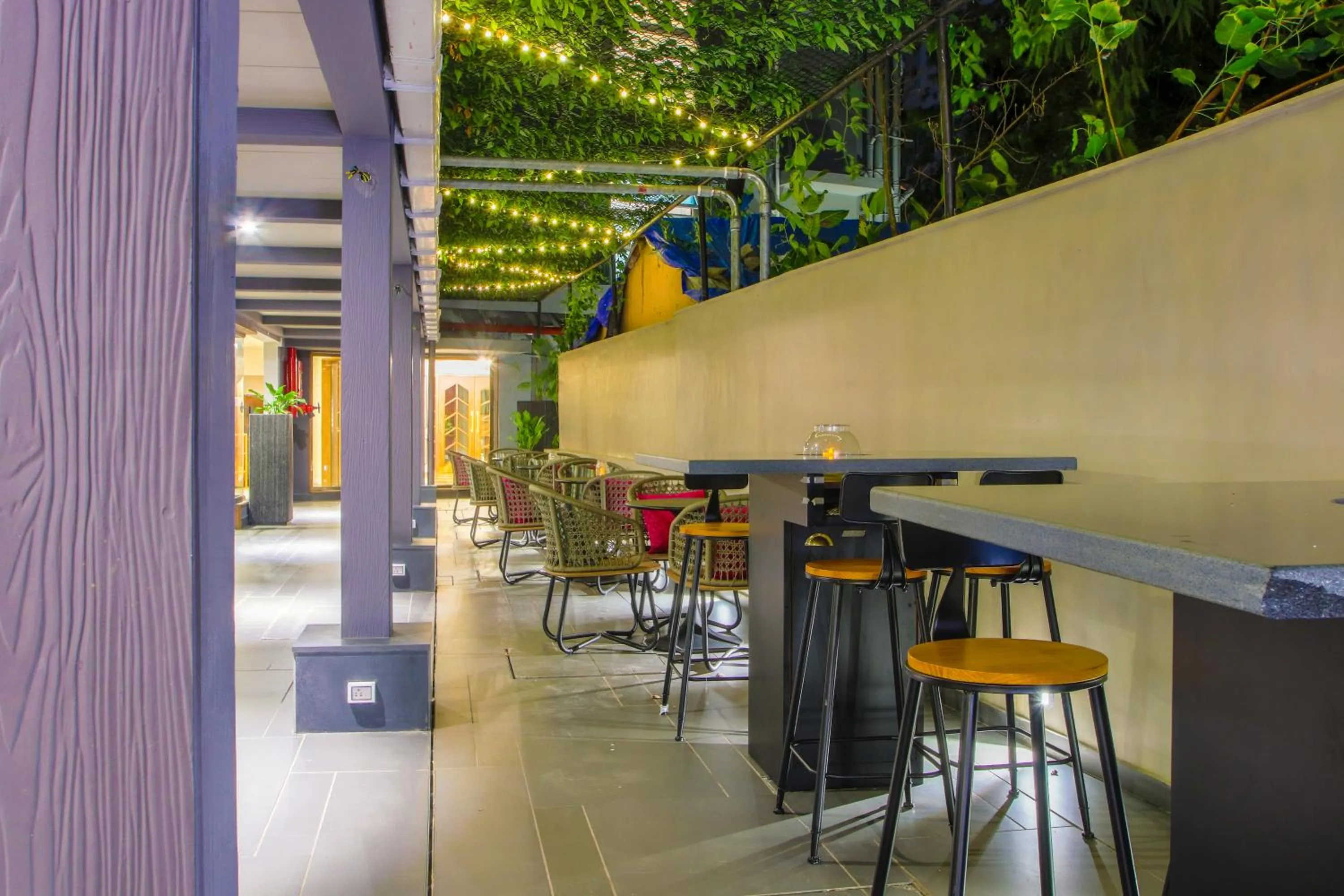 Restaurant/places to eat in T24 Retro