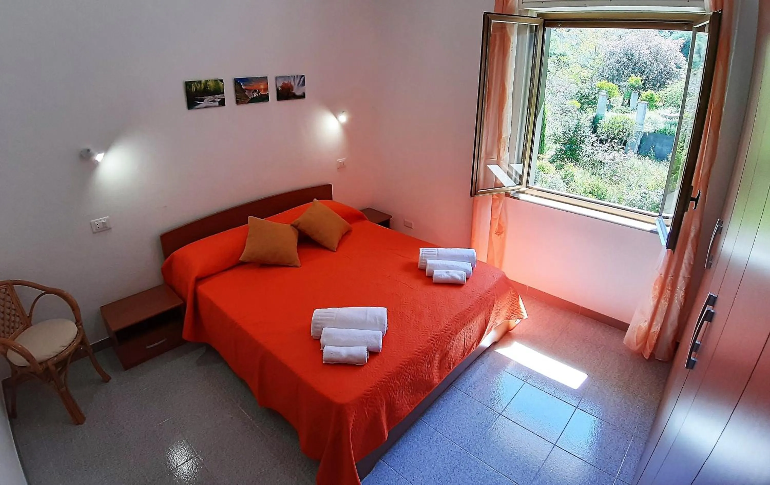 Bed in Living Piraino case vacanze