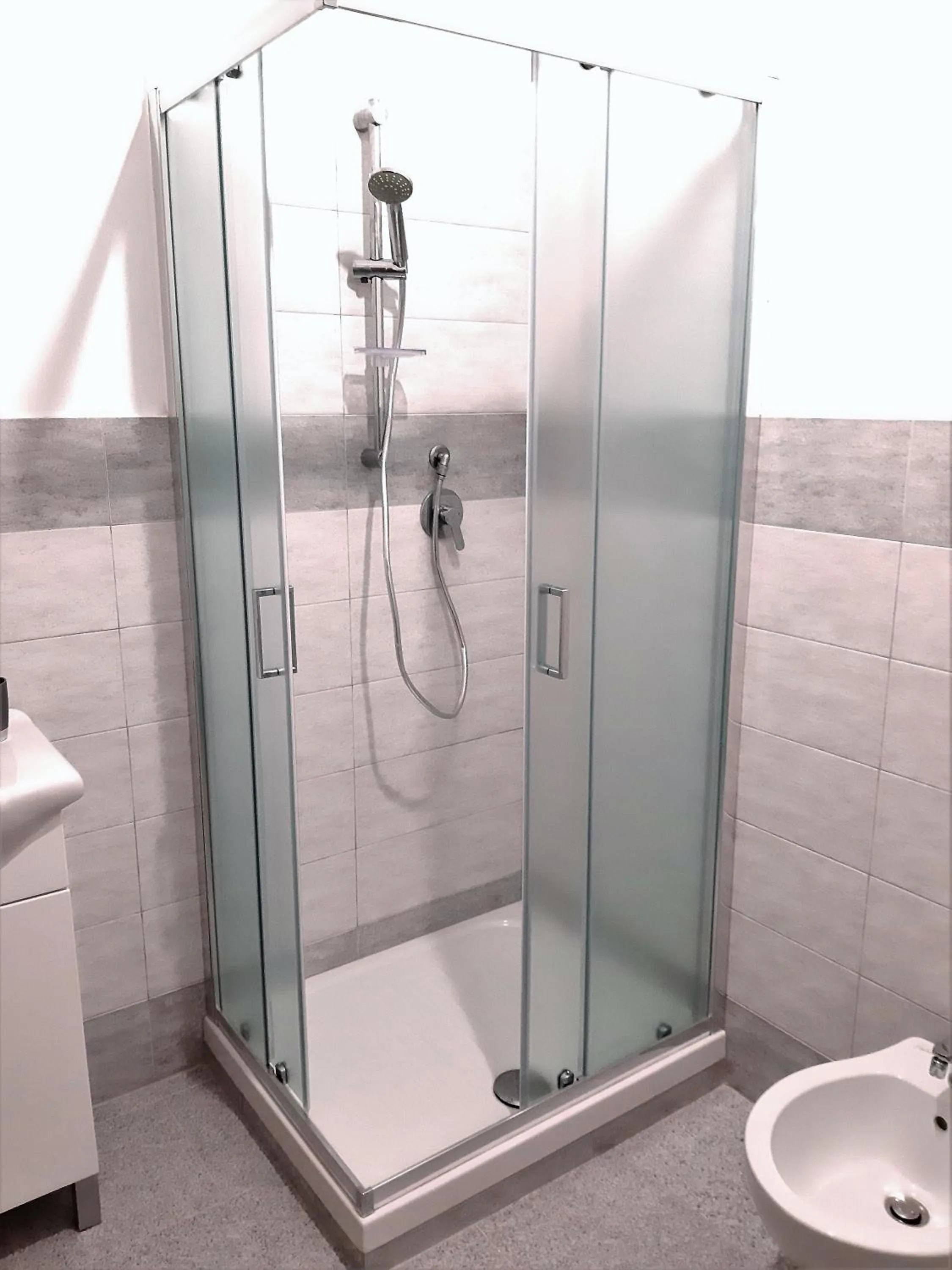 Shower in Living Piraino case vacanze