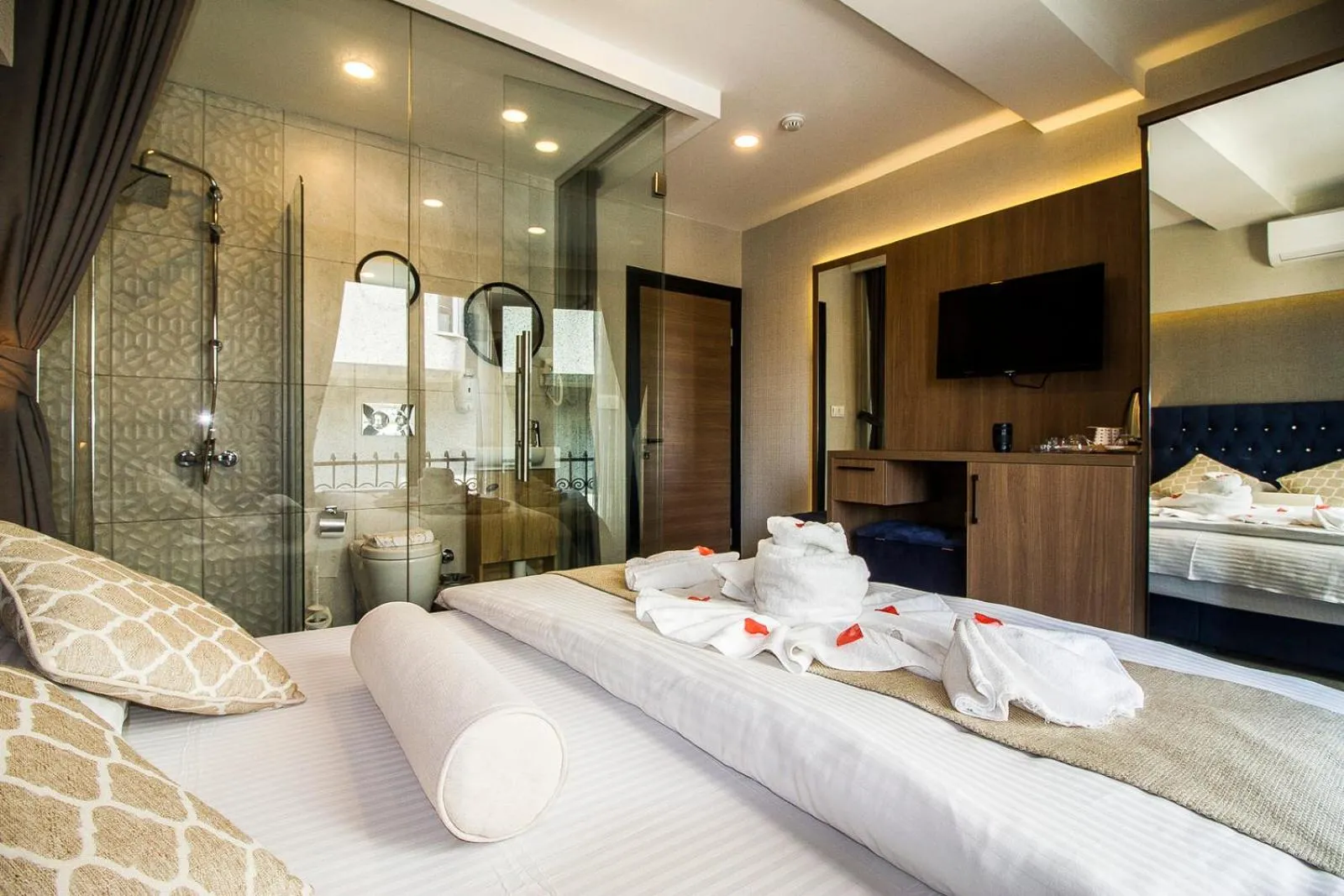 Photo of the whole room, Bed in Hit Suites Avcilar Hotel