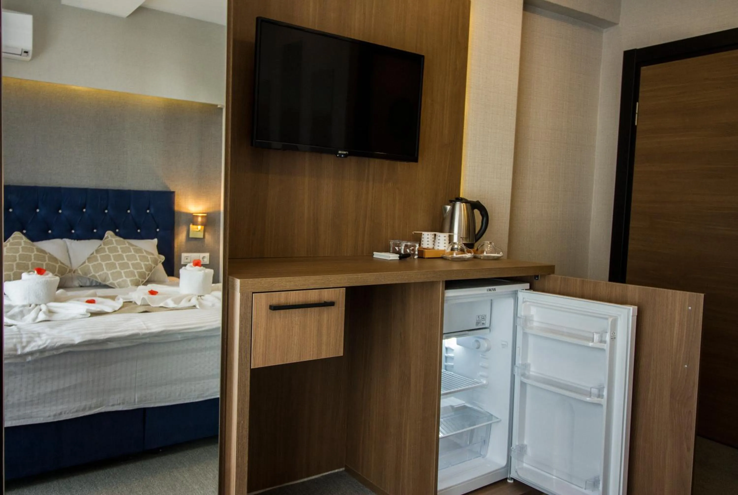 Coffee/tea facilities, Bed in Hit Suites Avcilar Hotel