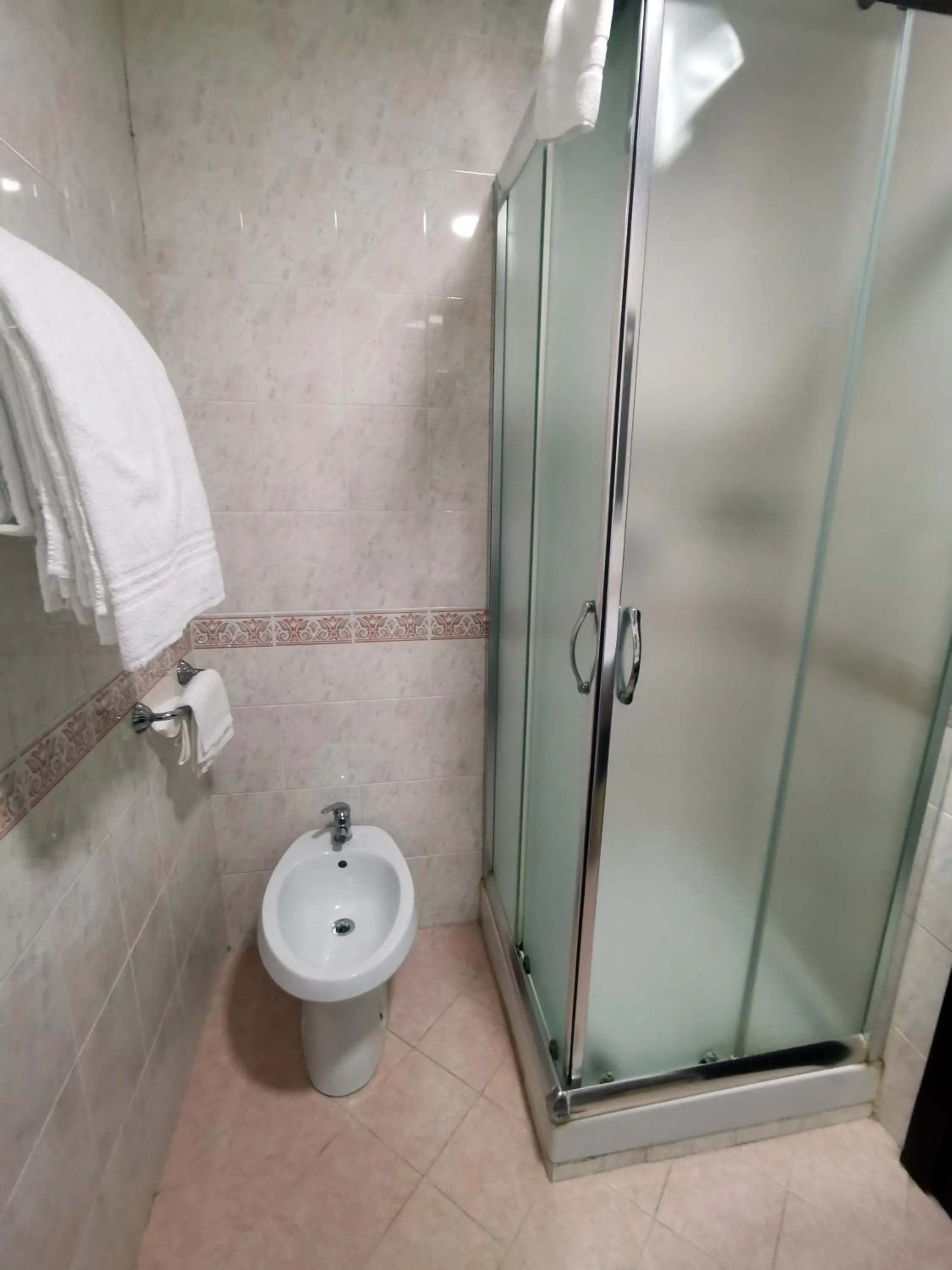 Shower in HOTEL IL PARCO - Parking Free & Restaurant - Hotel