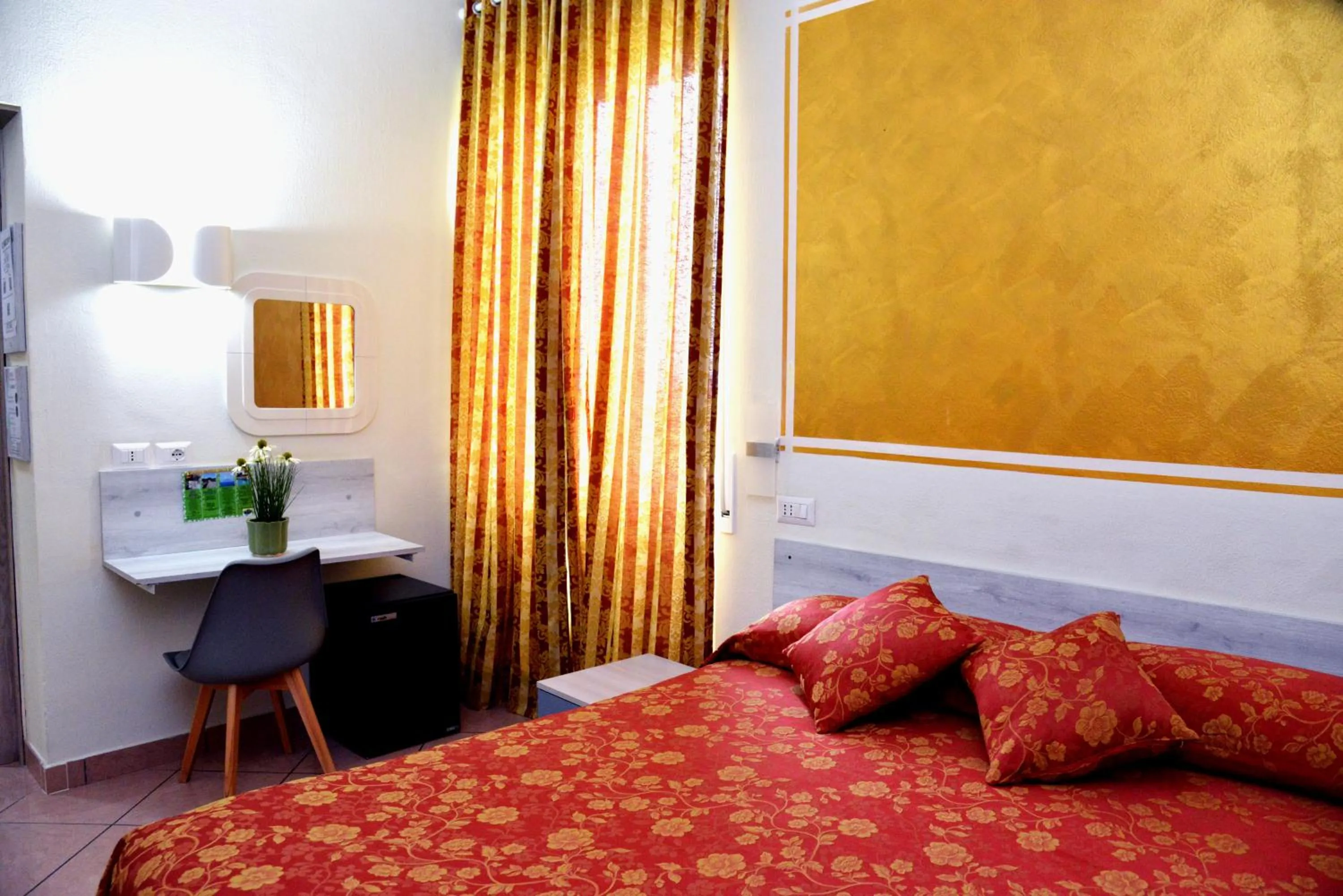 Bed in HOTEL IL PARCO - Parking Free & Restaurant - Hotel