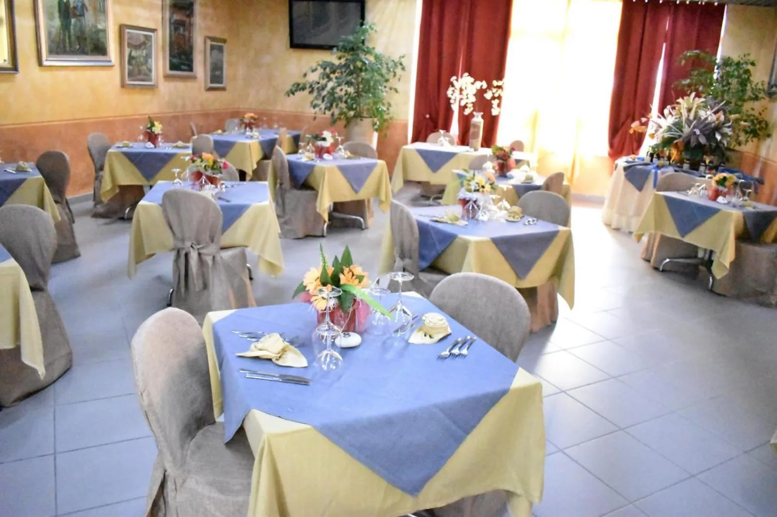 Restaurant/places to eat in HOTEL IL PARCO - Parking Free & Restaurant - Hotel