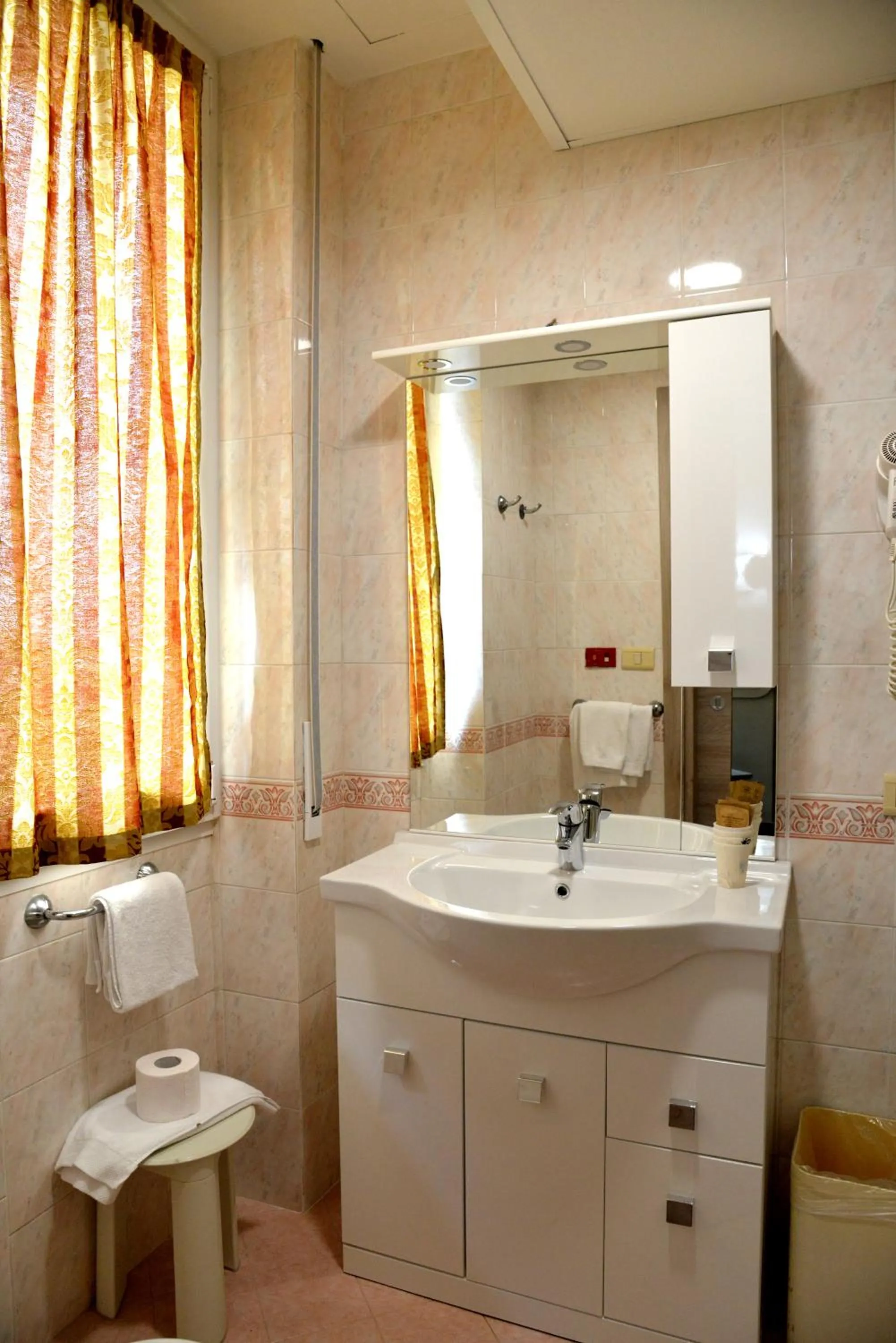 Toilet in HOTEL IL PARCO - Parking Free & Restaurant - Hotel