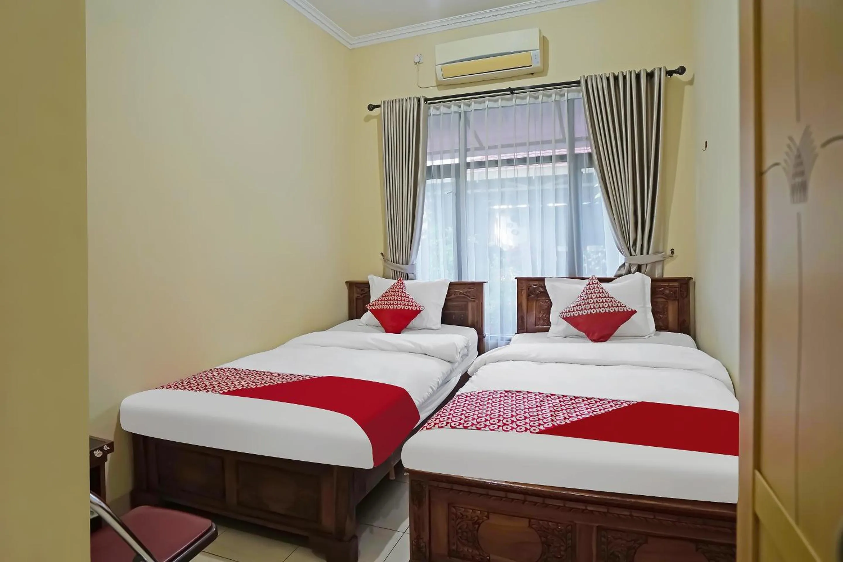 Bedroom, Bed in Hotel O Wisma Empat Lima Syariah