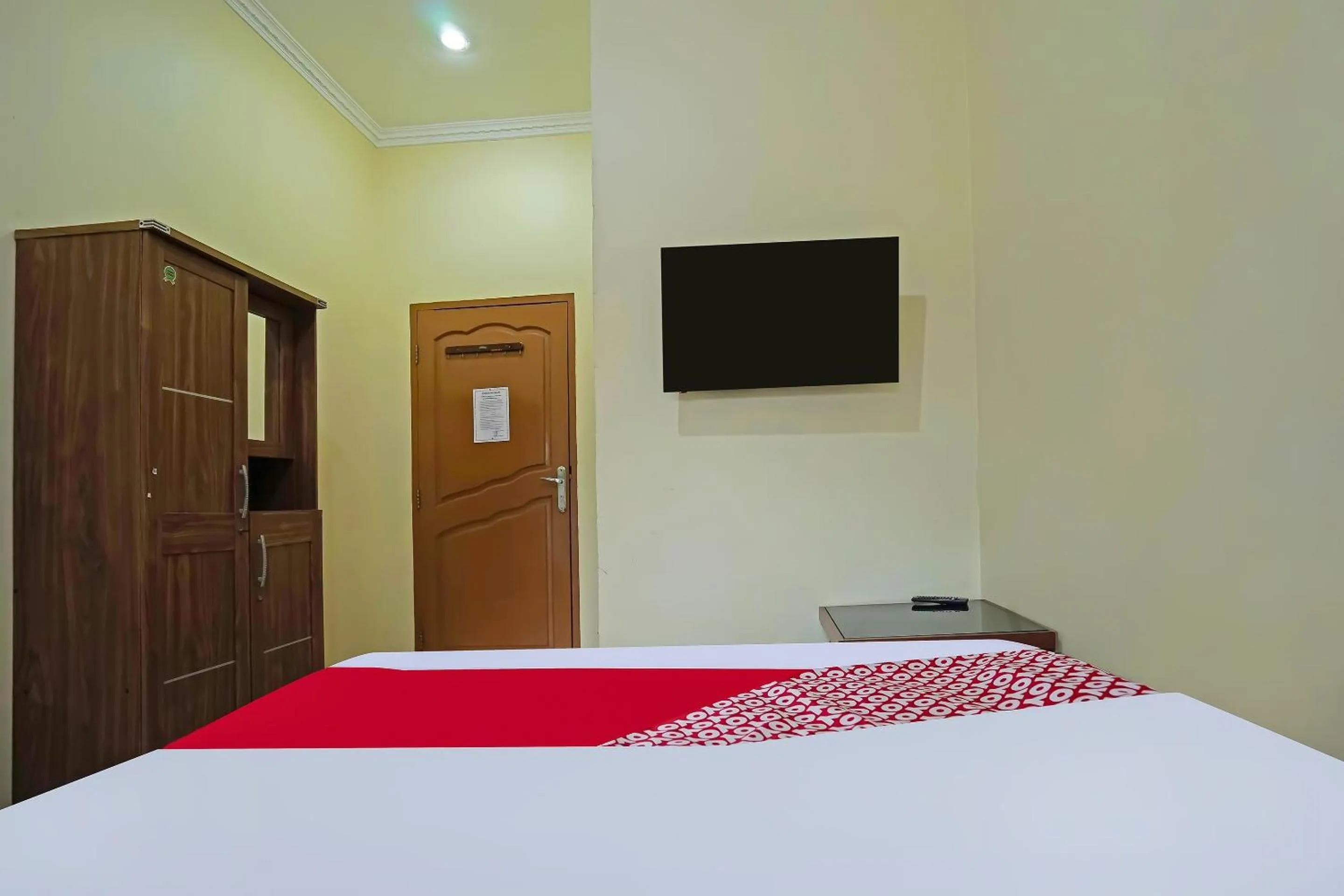 Bedroom, Bed in Hotel O Wisma Empat Lima Syariah