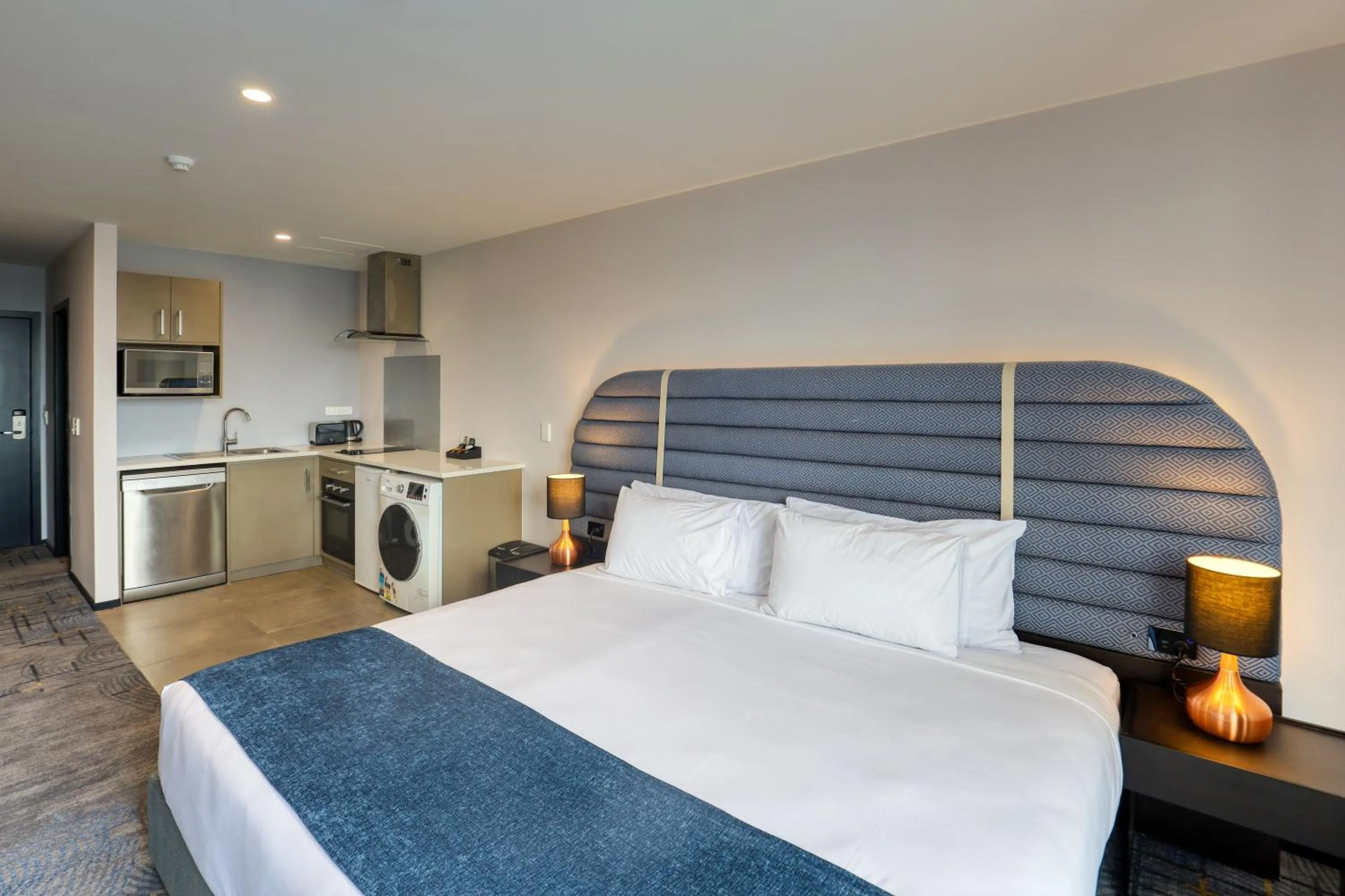 Bedroom, Bed in Marsden Suites Albany