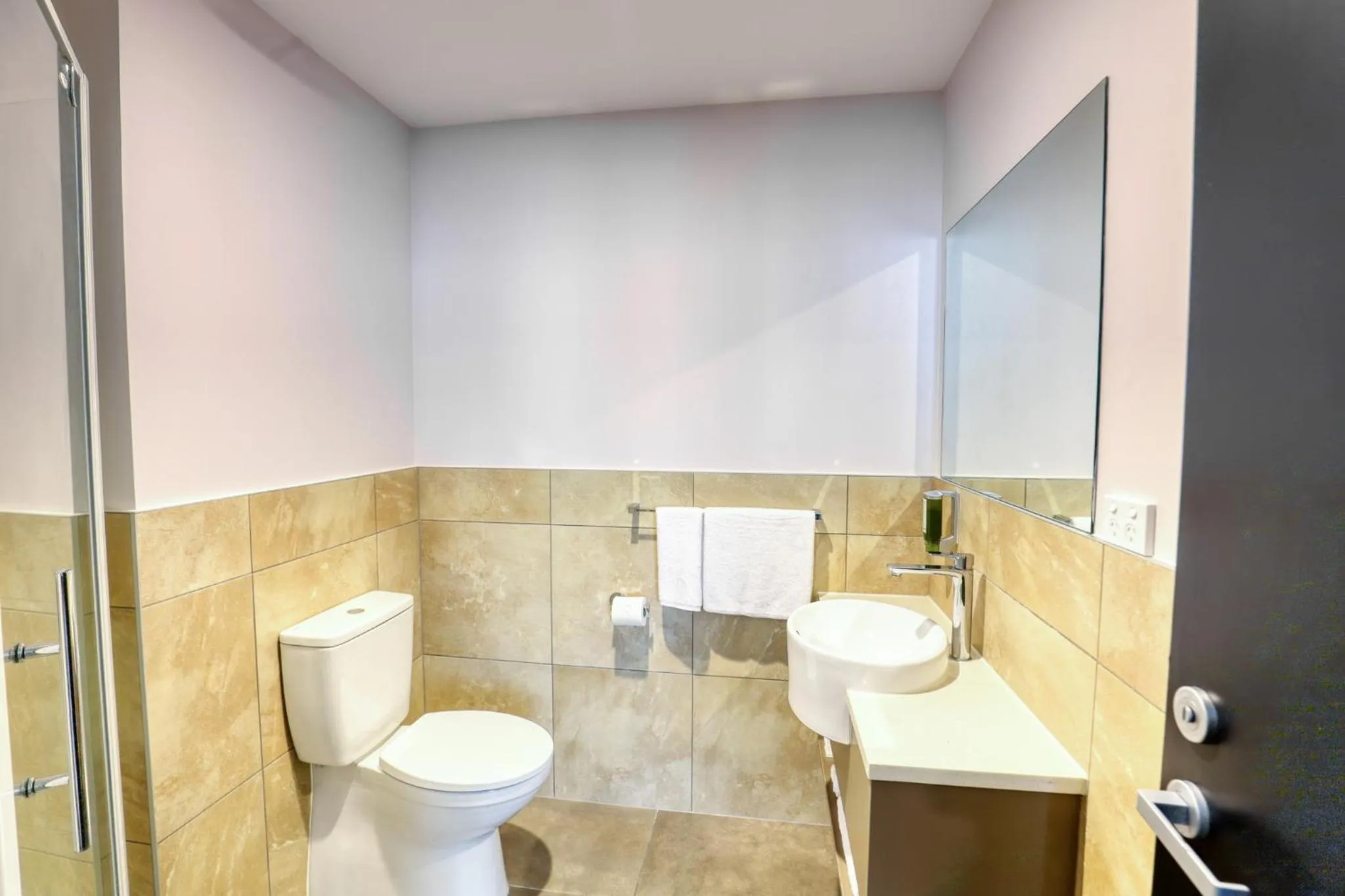 Bathroom in Marsden Suites Albany