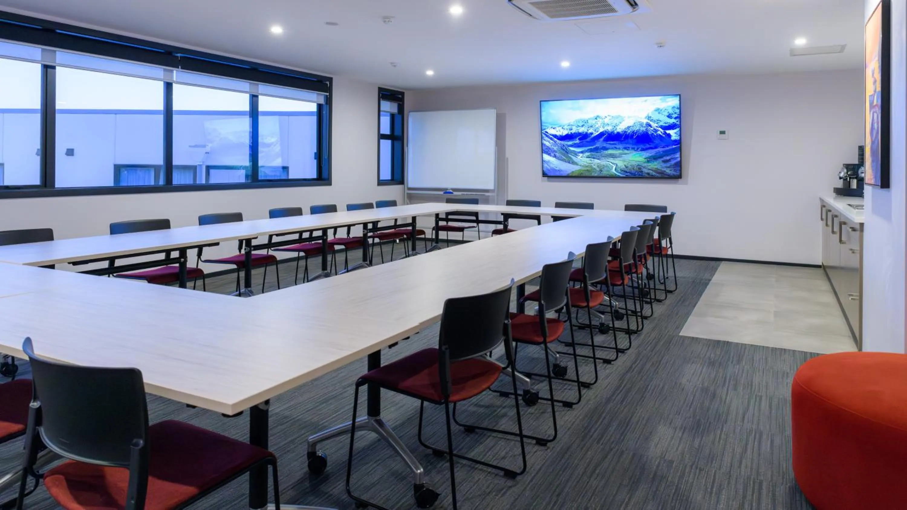 Meeting/conference room in Marsden Suites Albany
