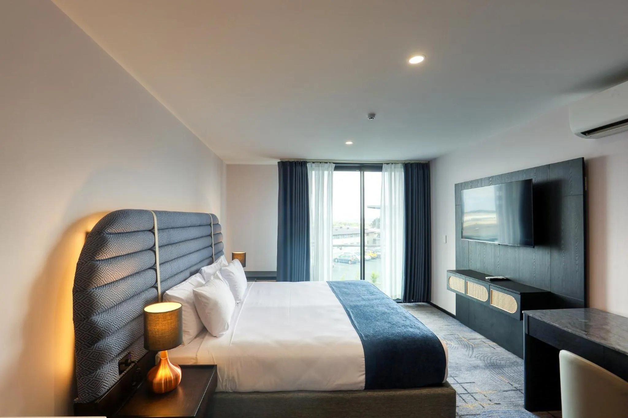 Bedroom, Bed in Marsden Suites Albany