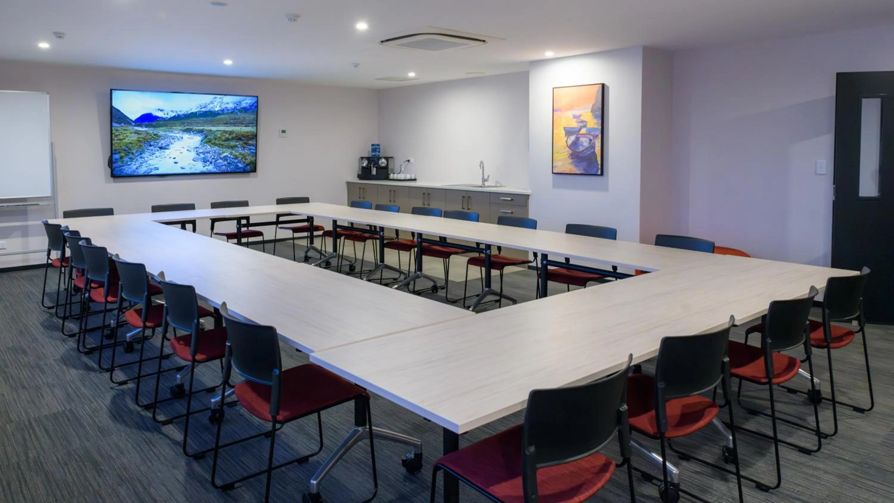 Meeting/conference room in Marsden Suites Albany