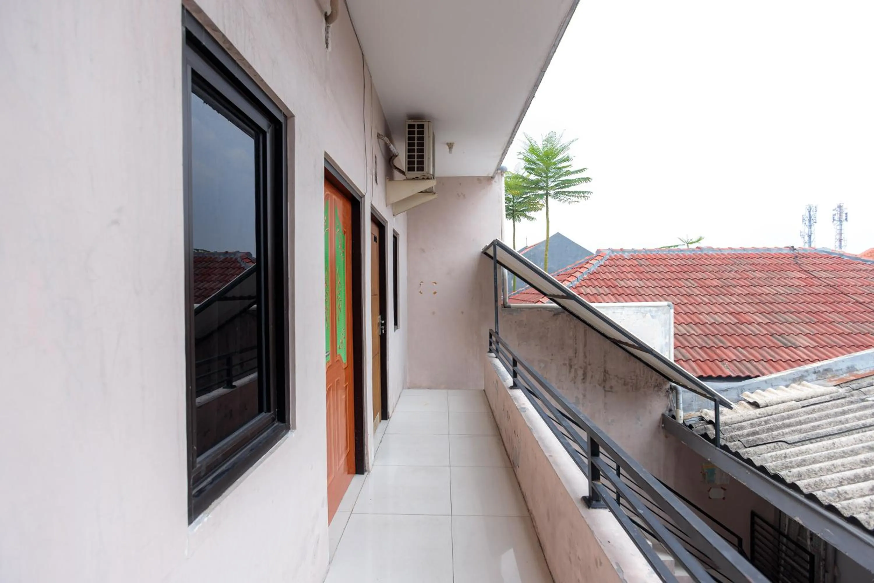 Balcony/Terrace in RedDoorz at Osuko Residence Sukomanunggal Jaya