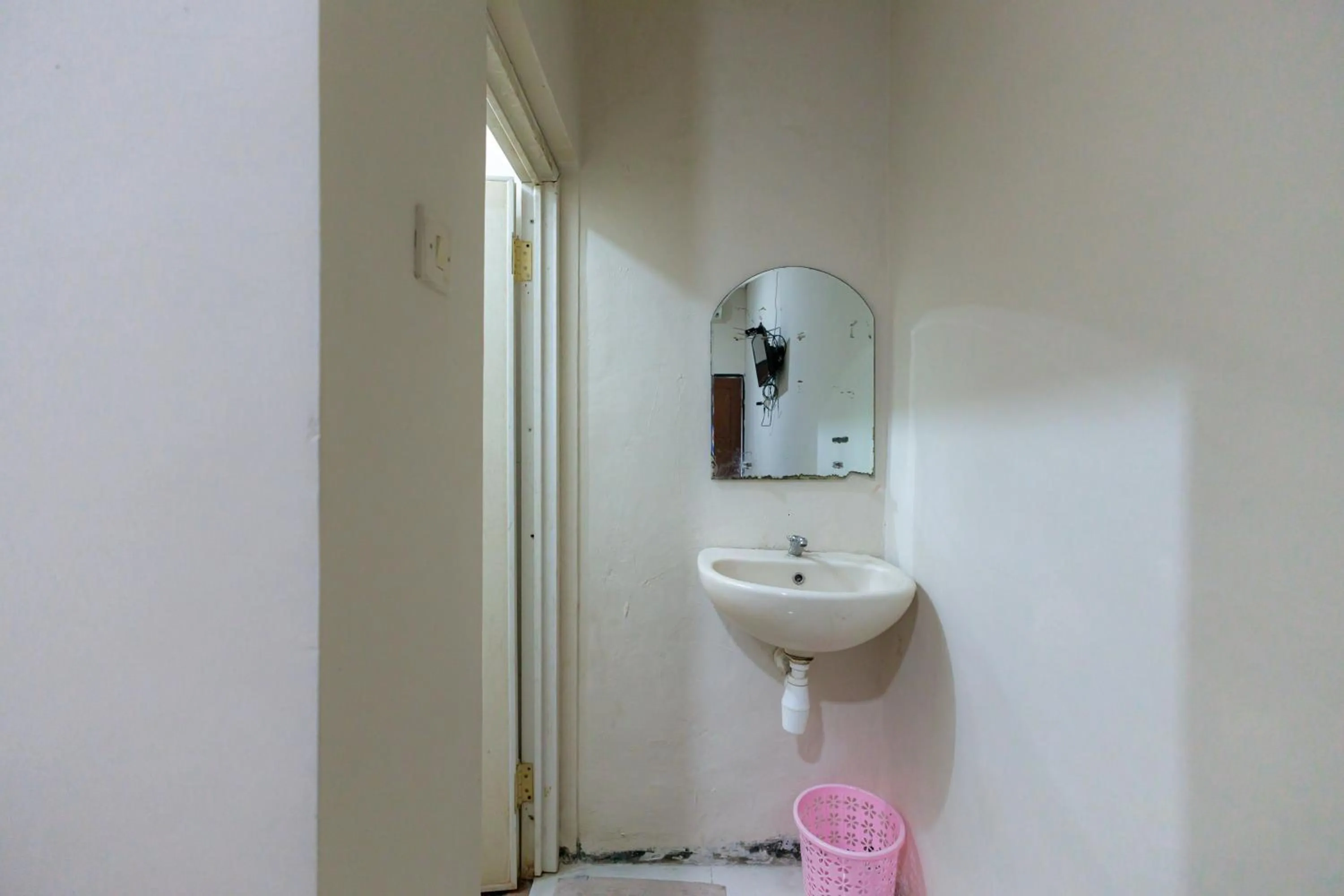Bathroom in RedDoorz at Osuko Residence Sukomanunggal Jaya