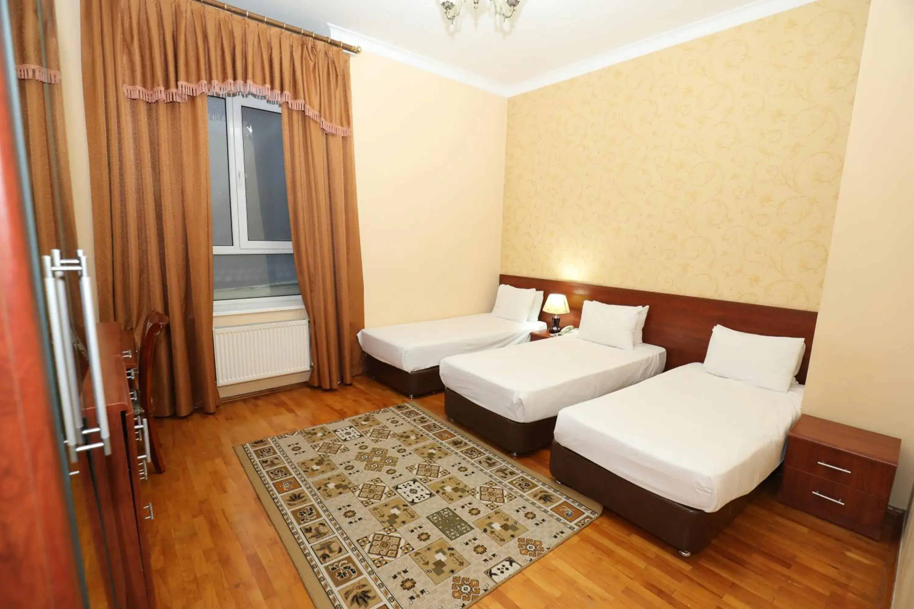 Triple Room in Azcot Hotel - Nizami Street Triple Room in Azcot Hotel - Nizami Street