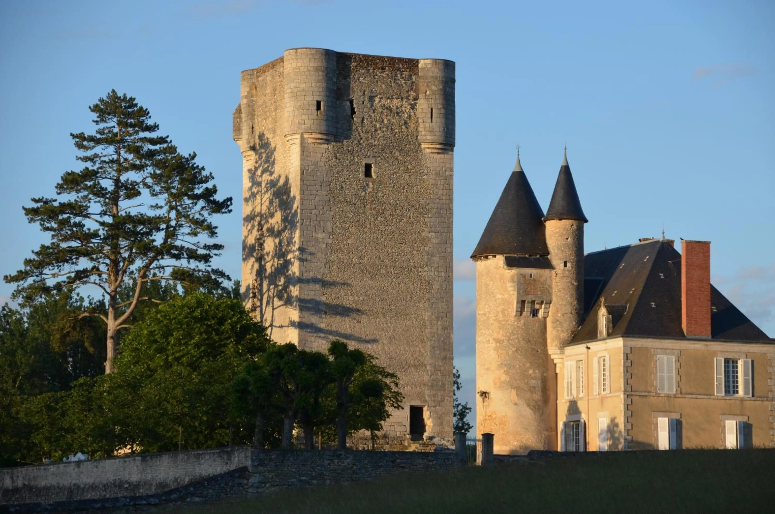 Facade/entrance in Château de Mazières