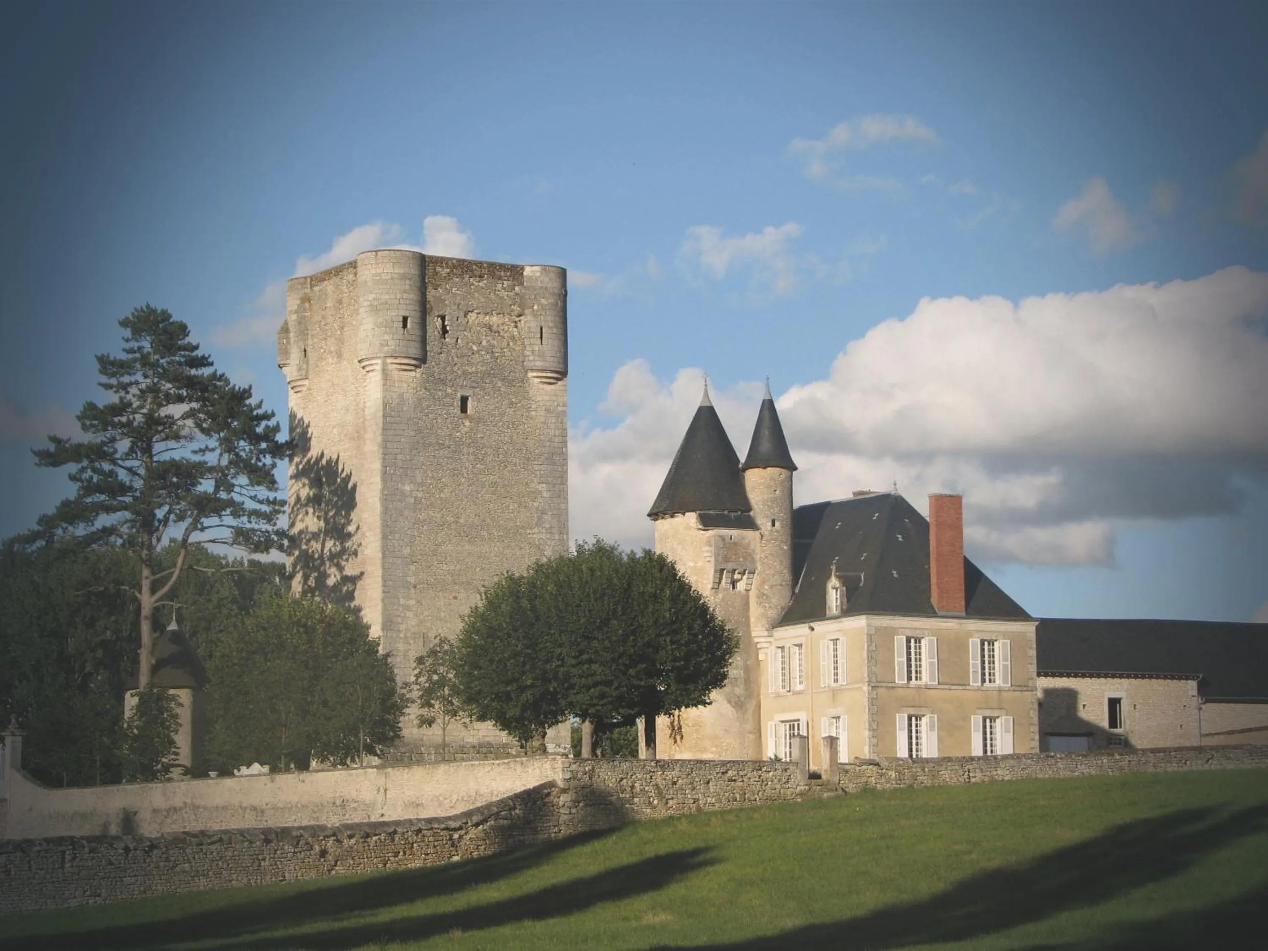 Facade/entrance in Château de Mazières