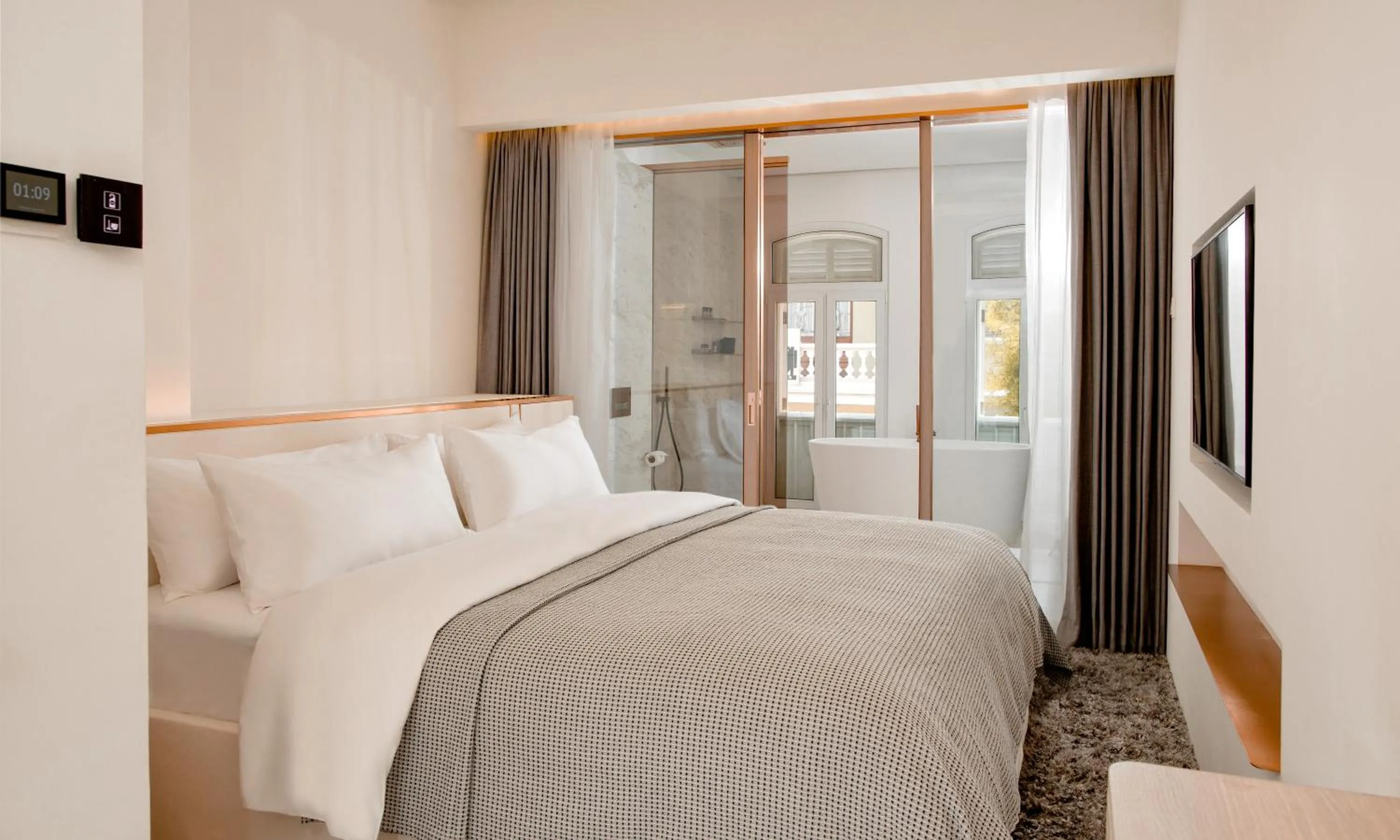 Nearby landmark, Bed in 88 Armenian