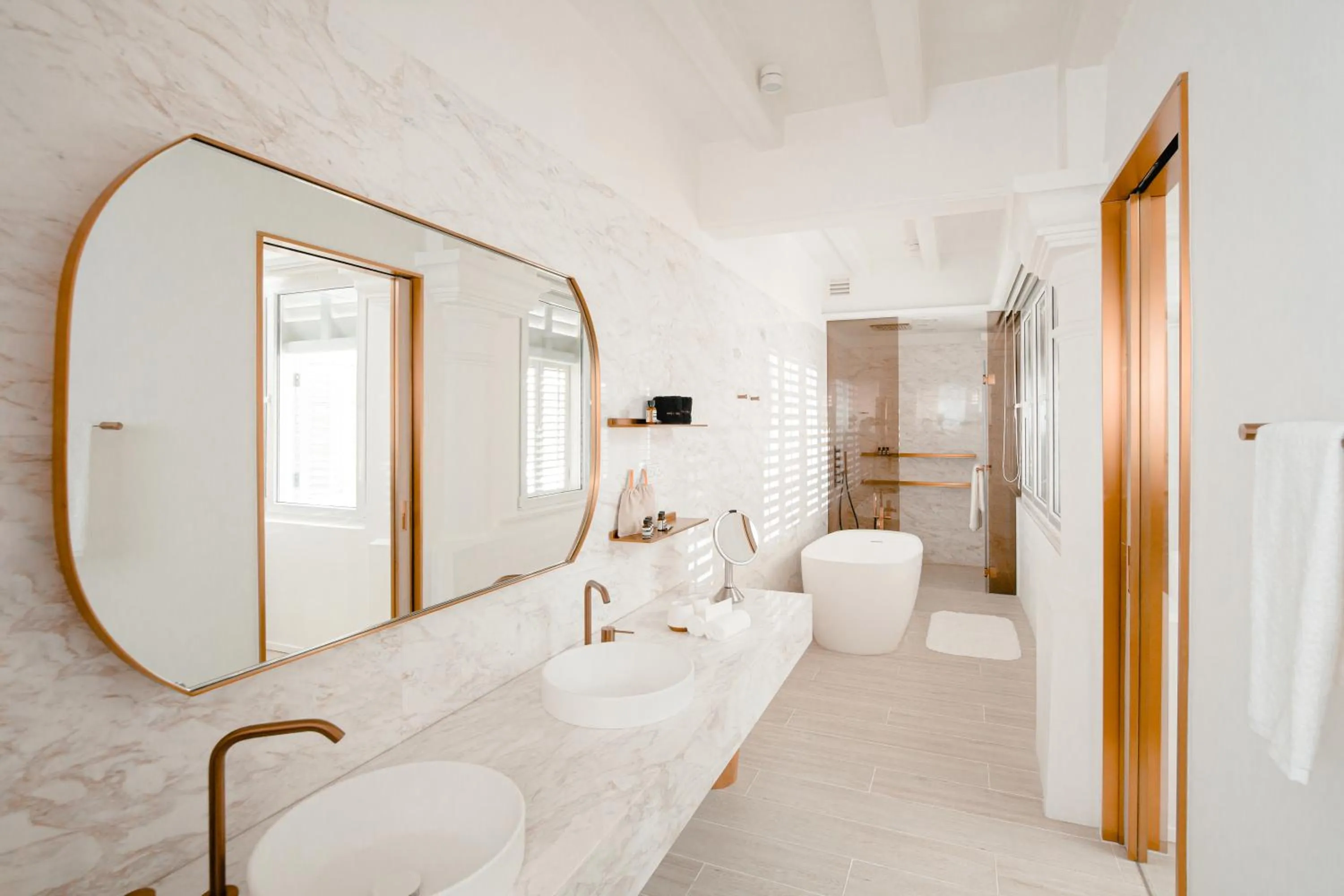 Shower in 88 Armenian