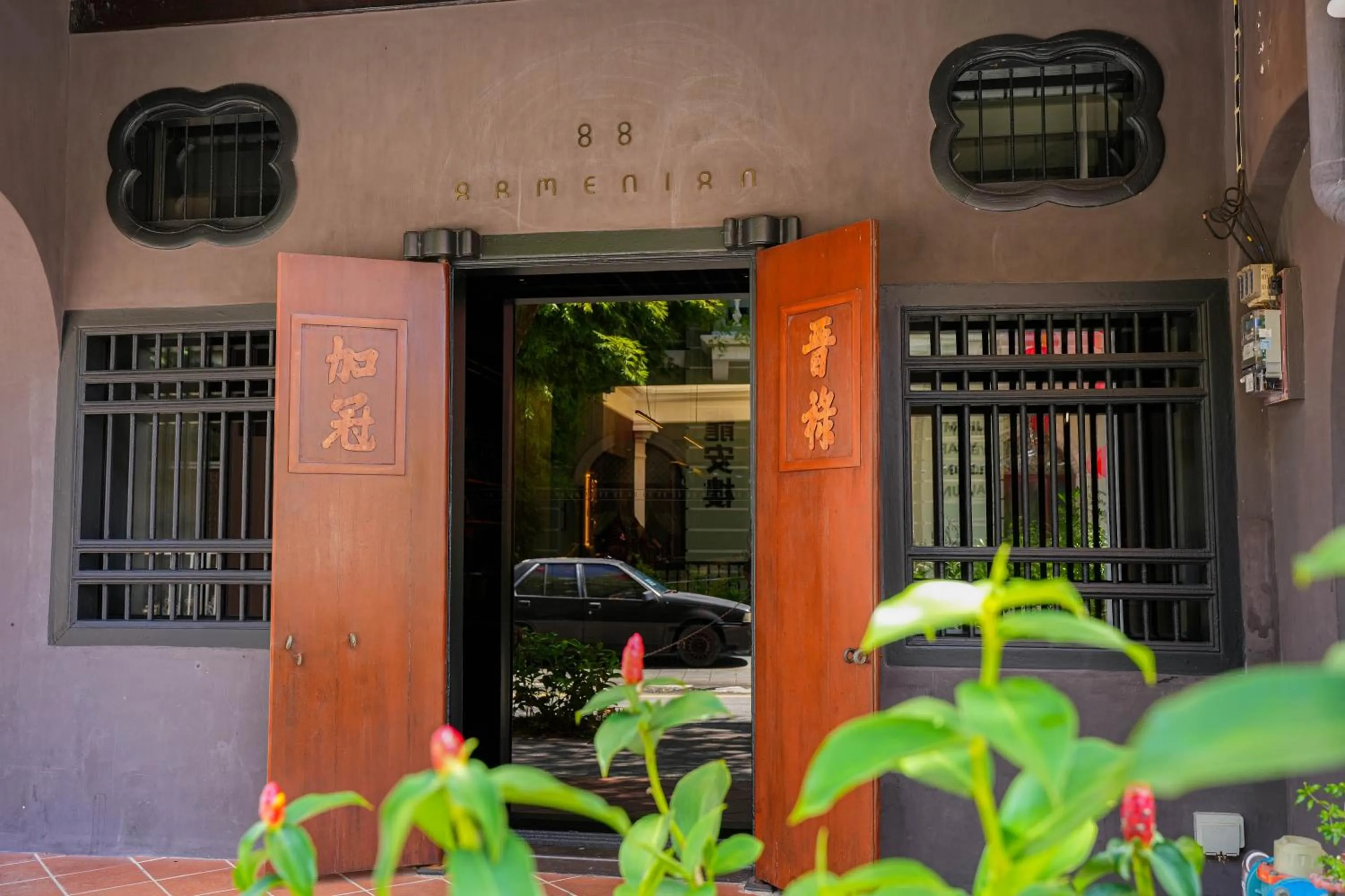 Property building in 88 Armenian