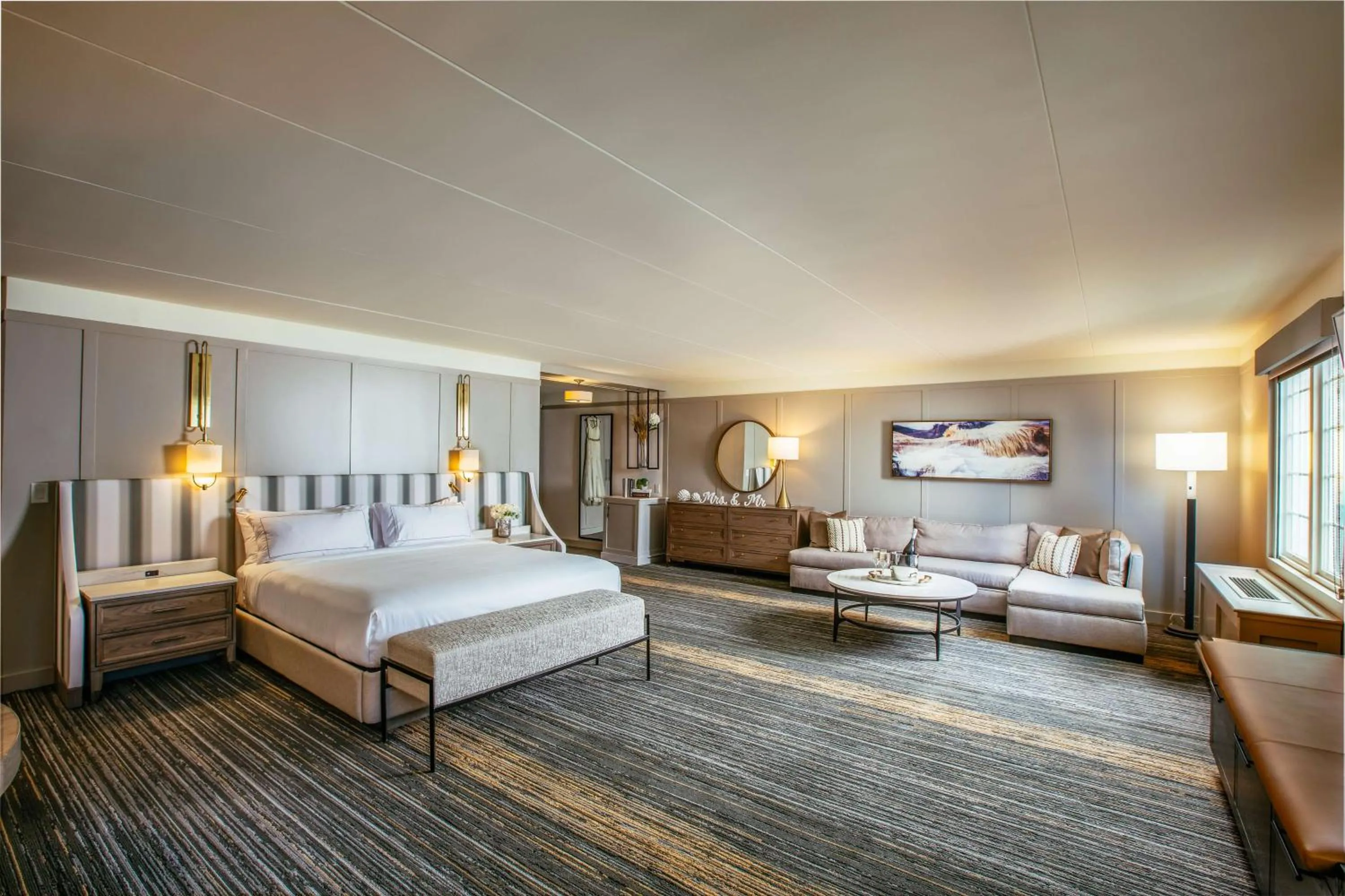 Living room, Bed in Somerset Hills Hotel, Tapestry Collection by Hilton