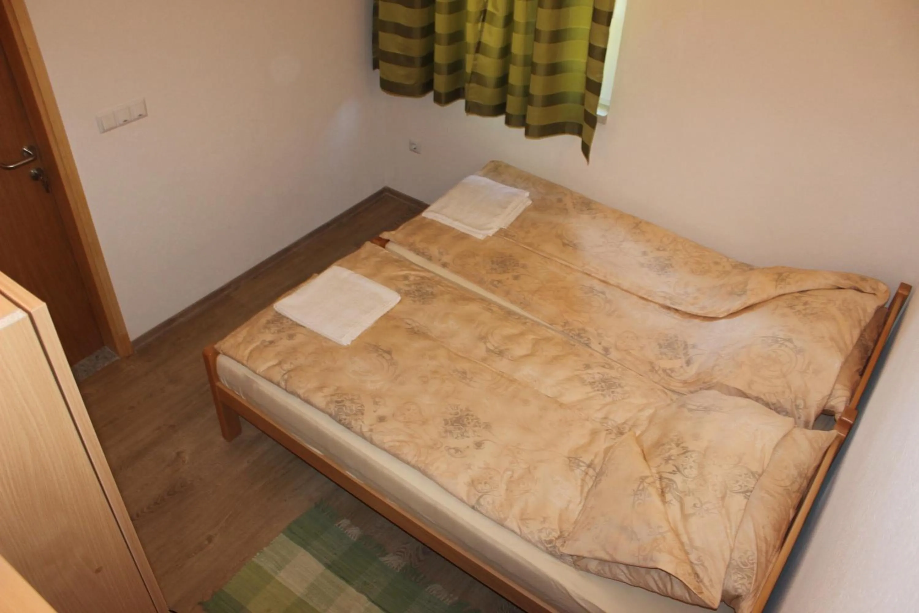 Bed in Rooms Zebax