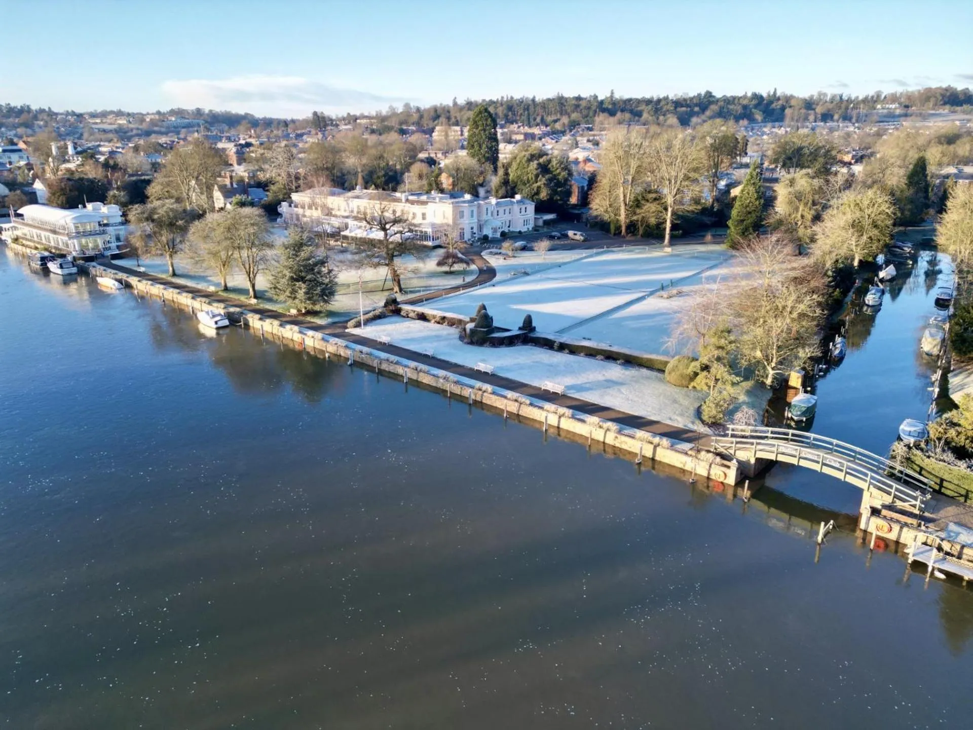 Property building in Phyllis Court Members Club