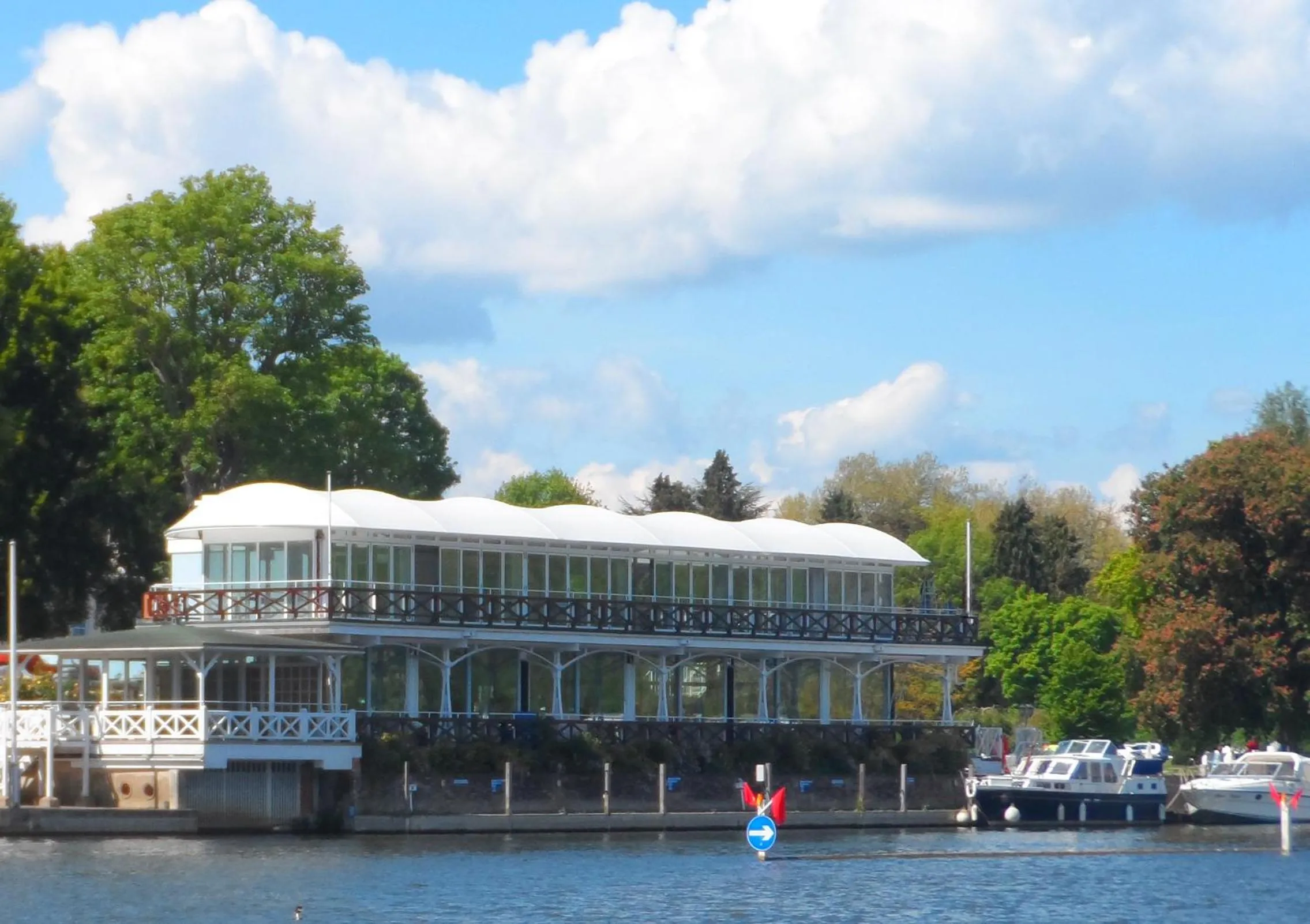 Facade/entrance in Phyllis Court Members Club