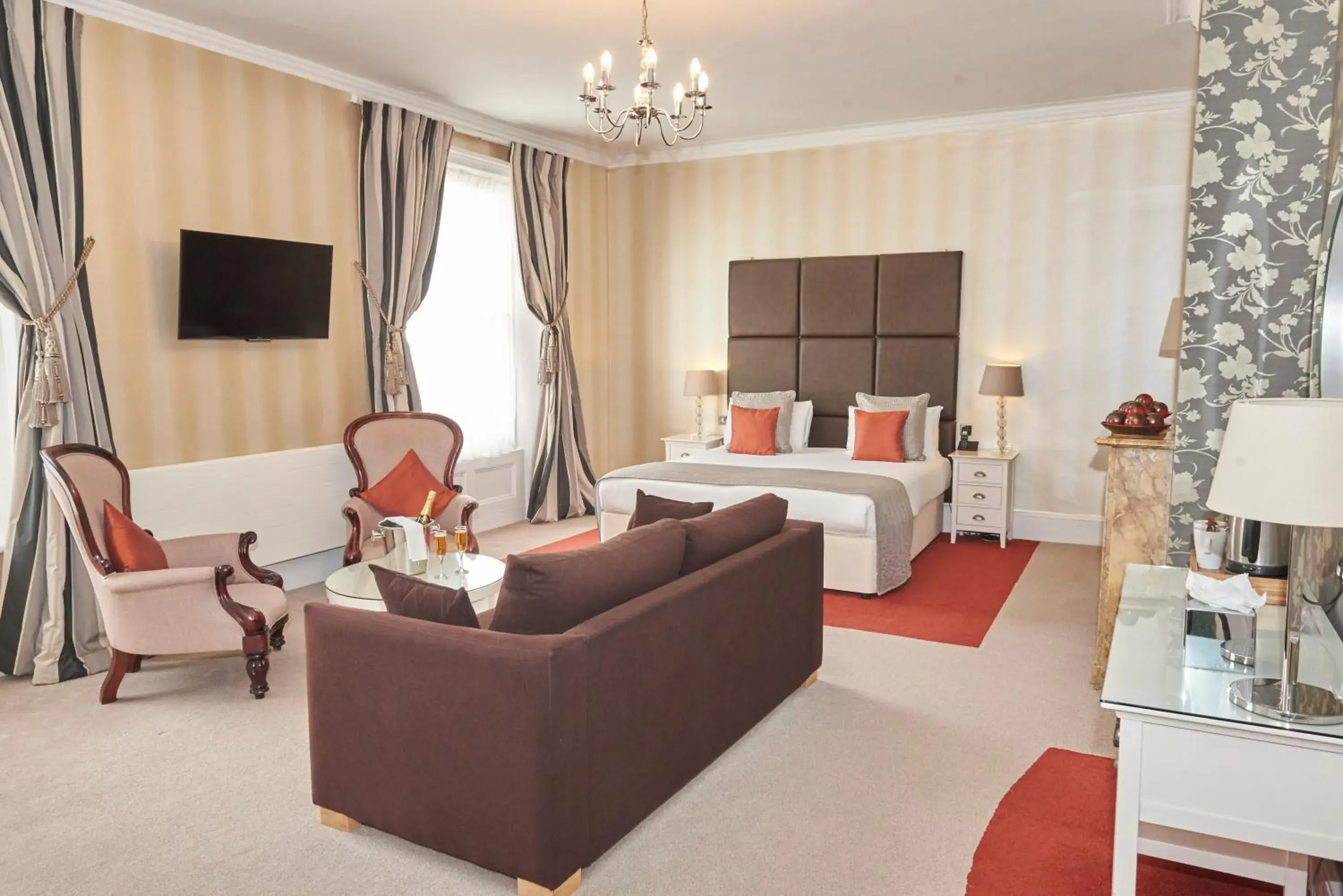 Deluxe Double or Twin Room in Phyllis Court Members Club Deluxe Double or Twin Room in Phyllis Court Members Club