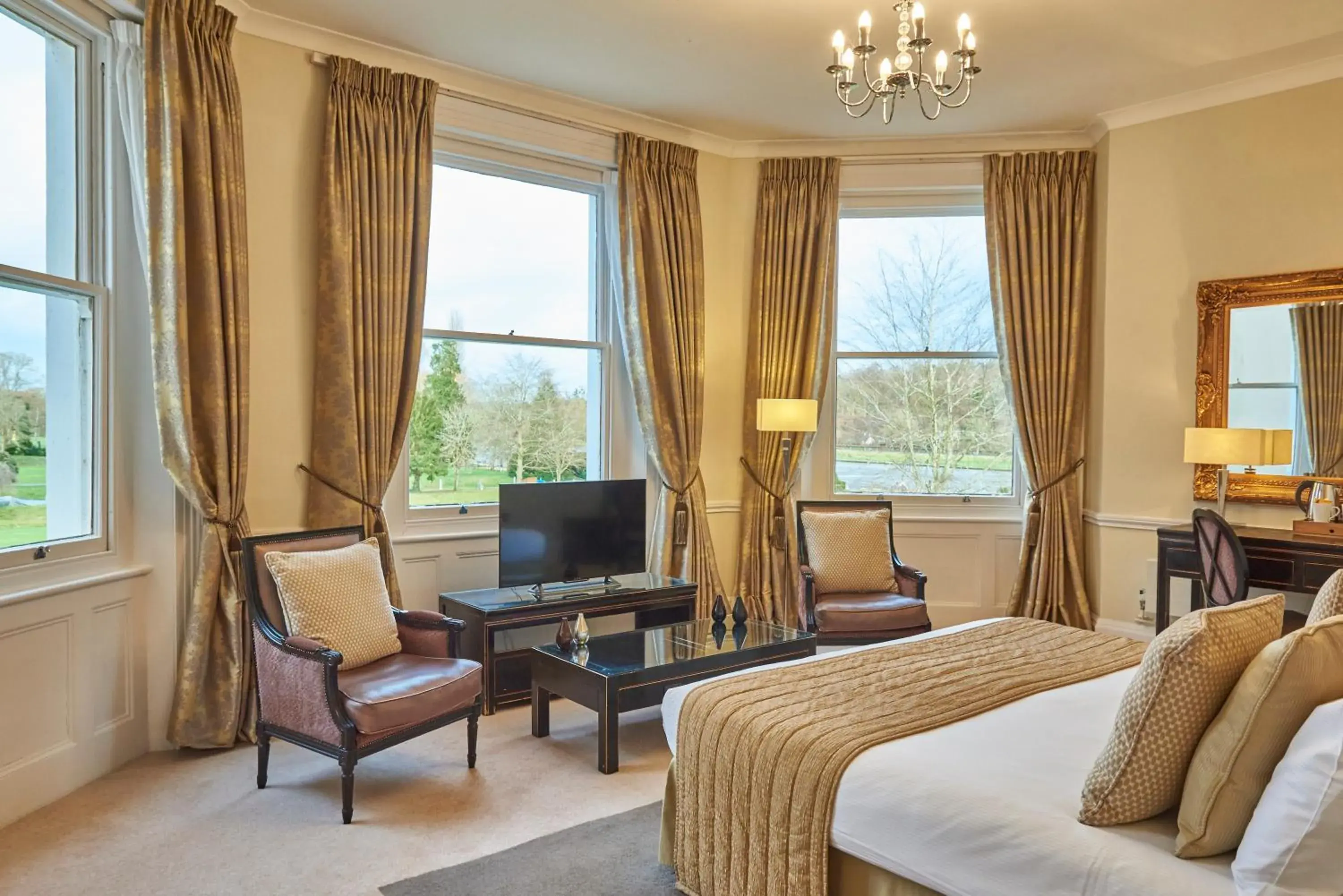 Deluxe Double Room in Phyllis Court Members Club Deluxe Double Room in Phyllis Court Members Club