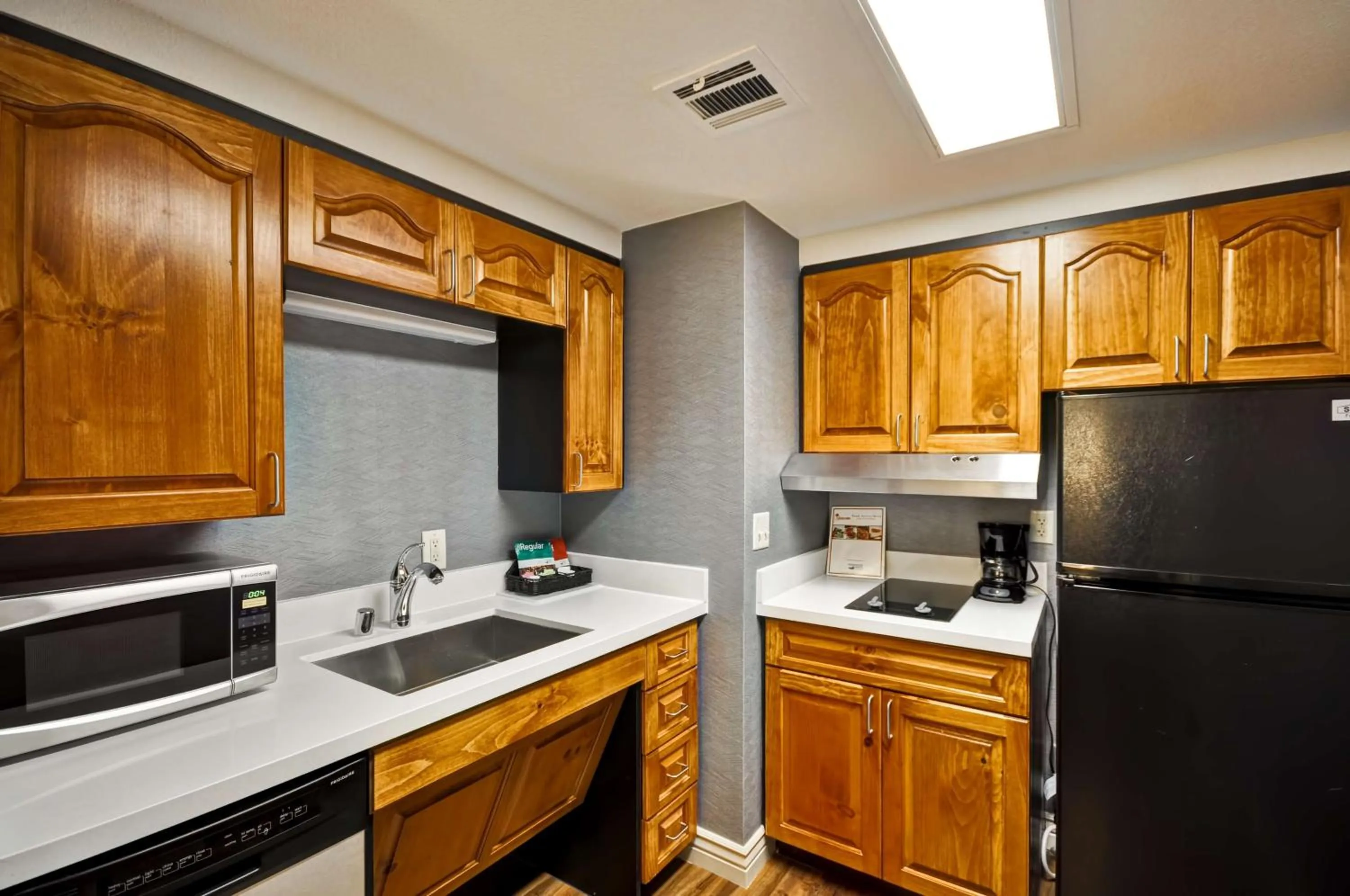 Kitchen or kitchenette in Homewood Suites by Hilton Phoenix-Biltmore