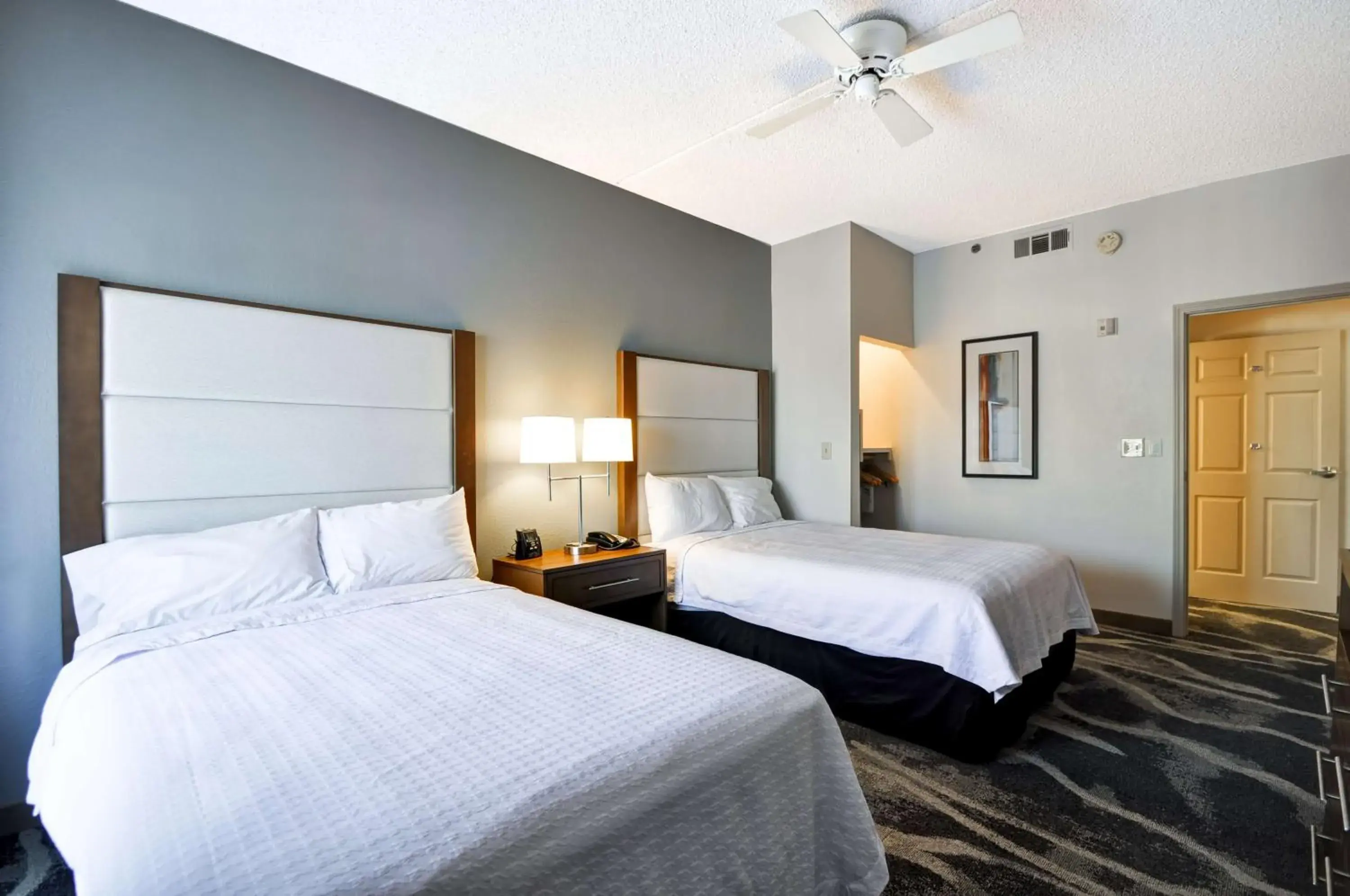 Two-Bedroom Suite with One King And Two Double Beds - Non-Smoking in Homewood Suites by Hilton Phoenix-Biltmore Two-Bedroom Suite with One King And Two Double Beds - Non-Smoking in Homewood Suites by Hilton Phoenix-Biltmore