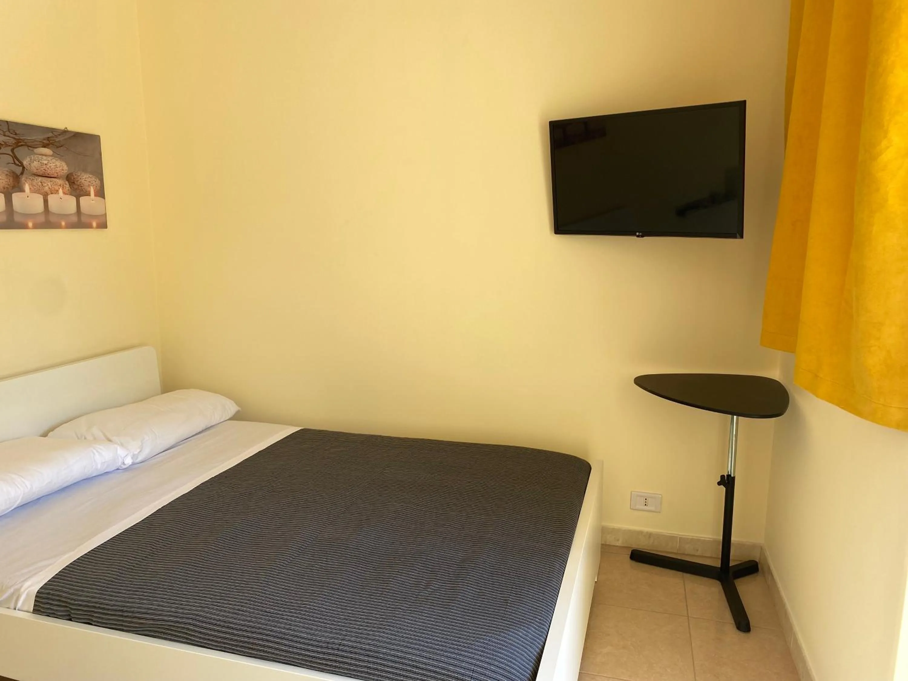 Bed in VILLA ADELAIDE SUITE & ROOM