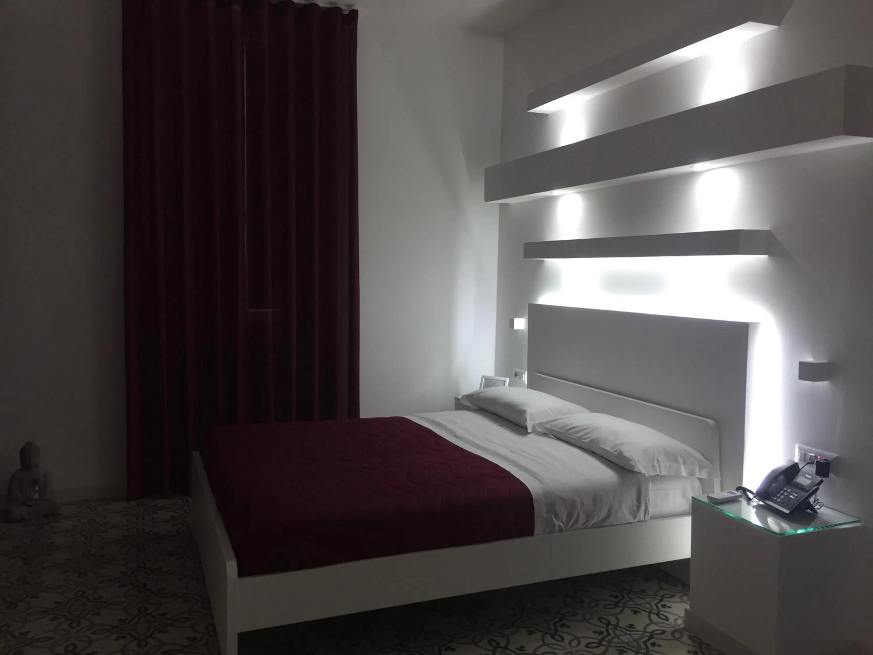 Bed in VILLA ADELAIDE SUITE & ROOM