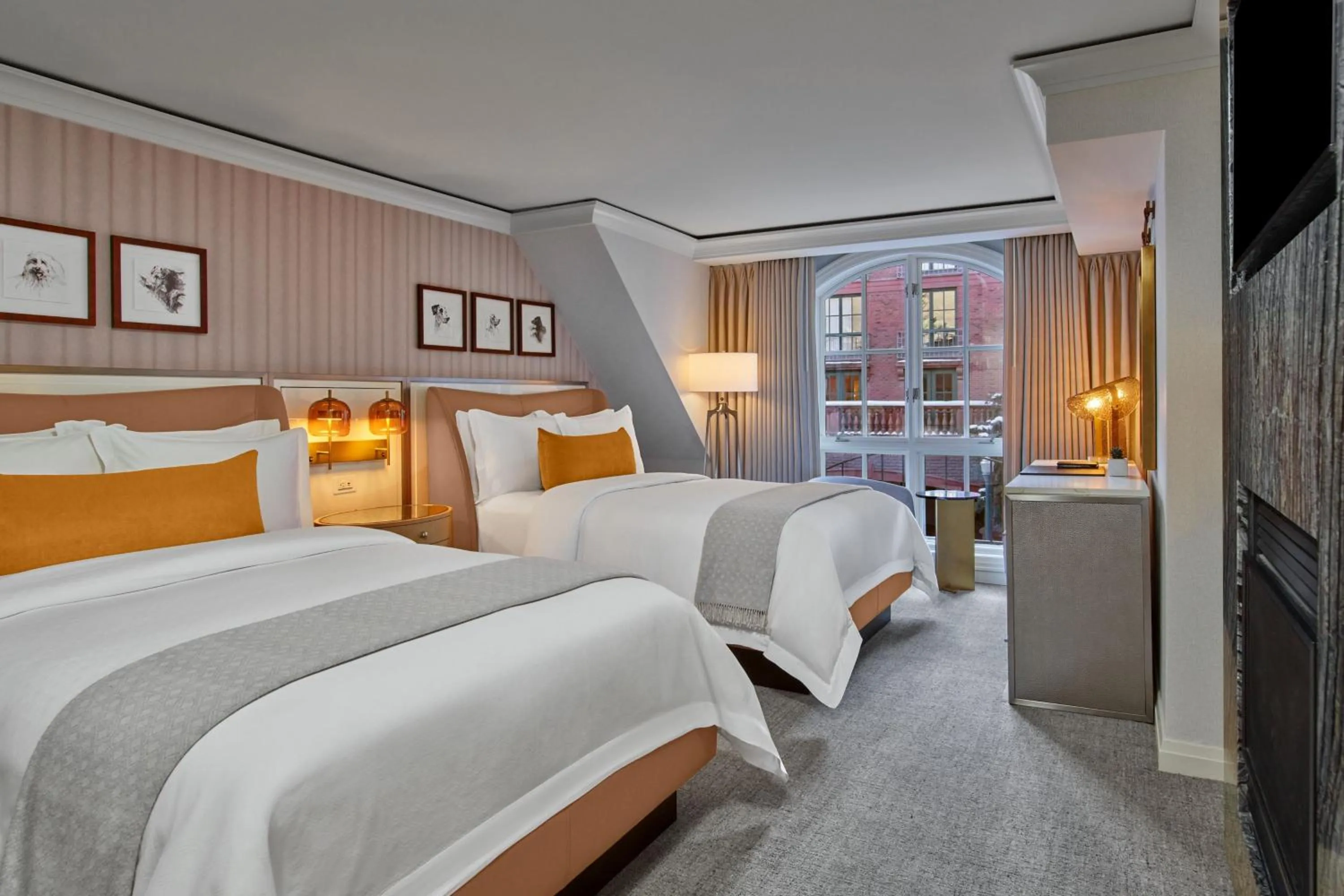 Photo of the whole room, Bed in St. Regis Aspen Resort