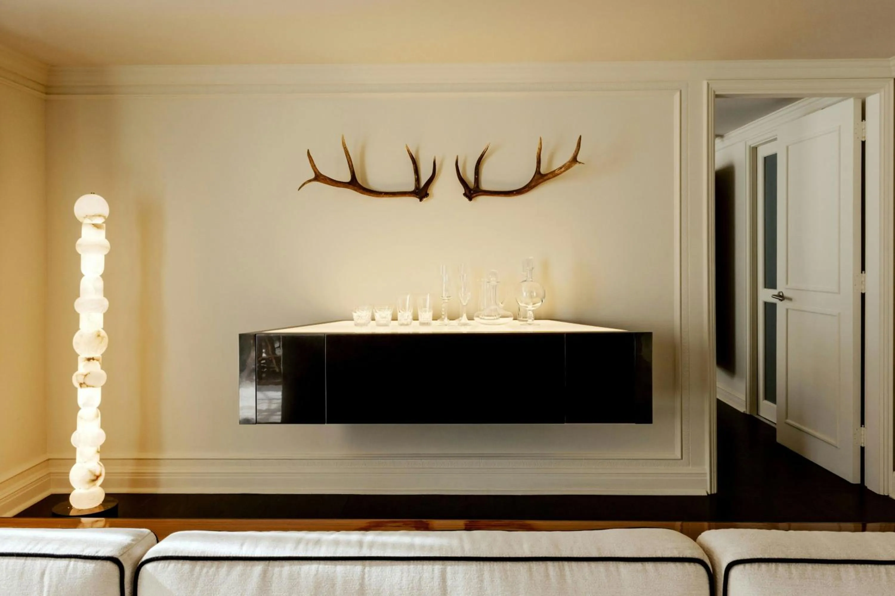 Lounge or bar in St. Regis Aspen Resort